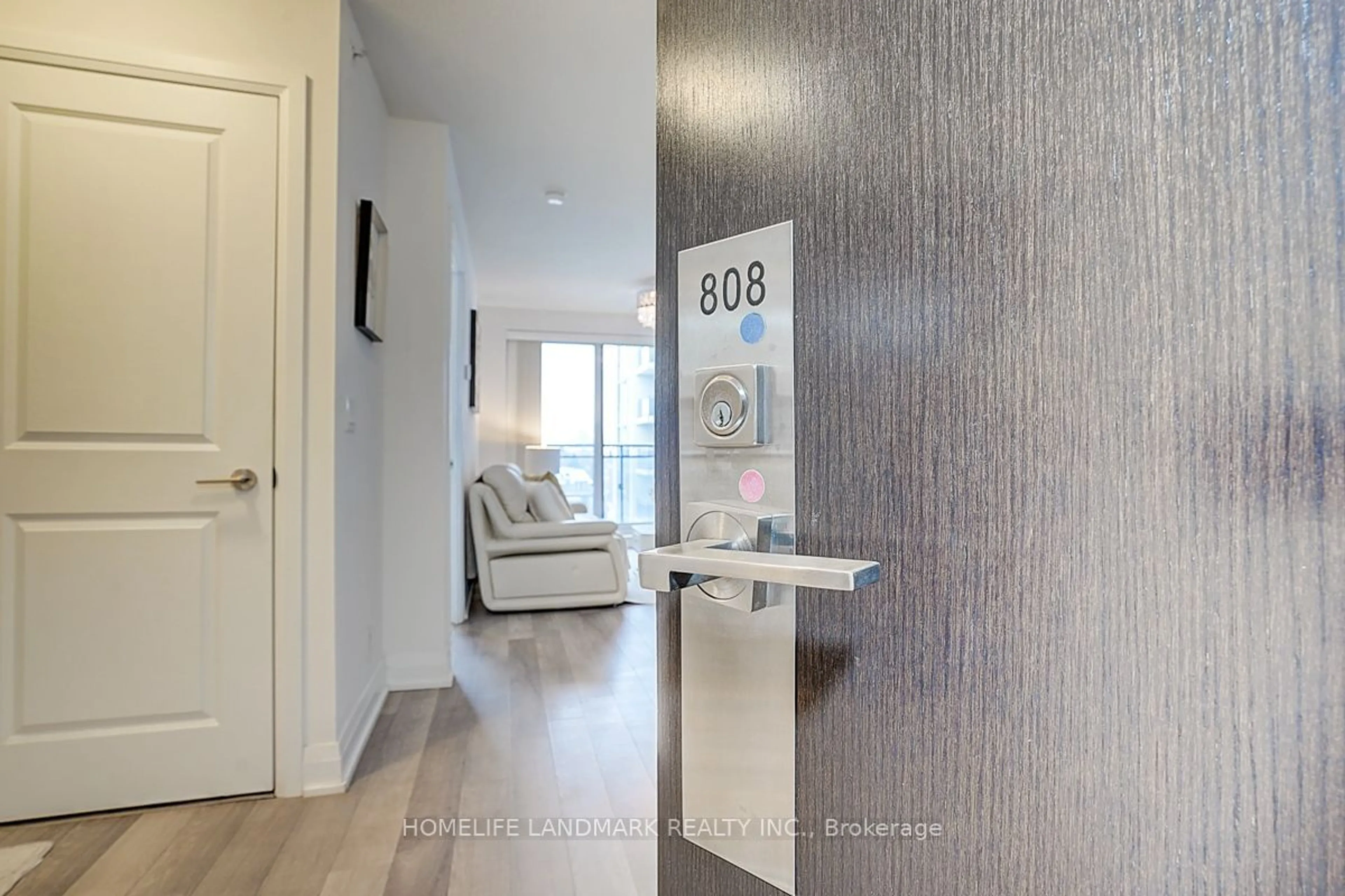 Indoor entryway for 376 Highway 7 St #808, Richmond Hill Ontario L4B 0C7