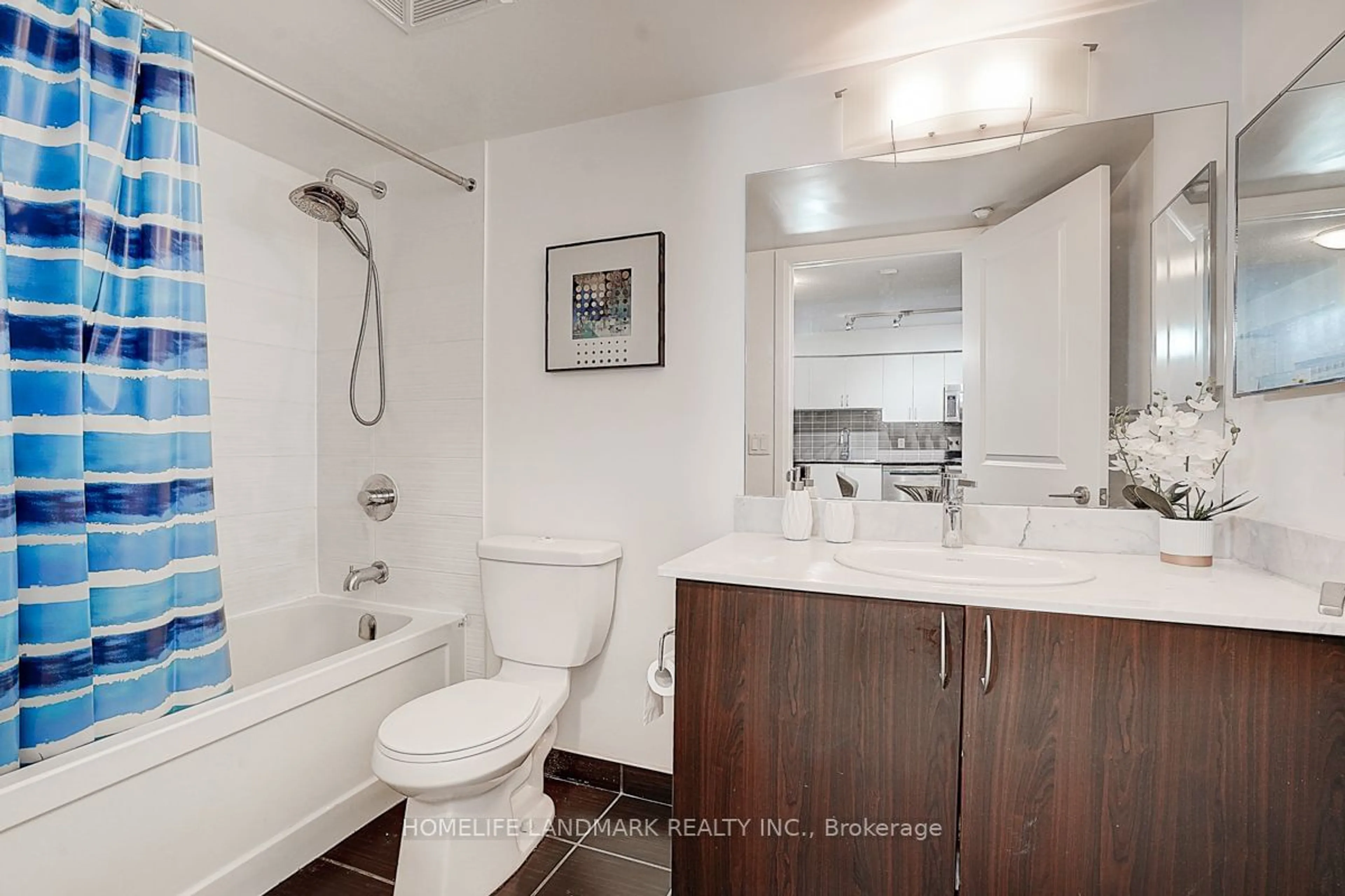 Standard bathroom, unknown for 376 Highway 7 St #808, Richmond Hill Ontario L4B 0C7