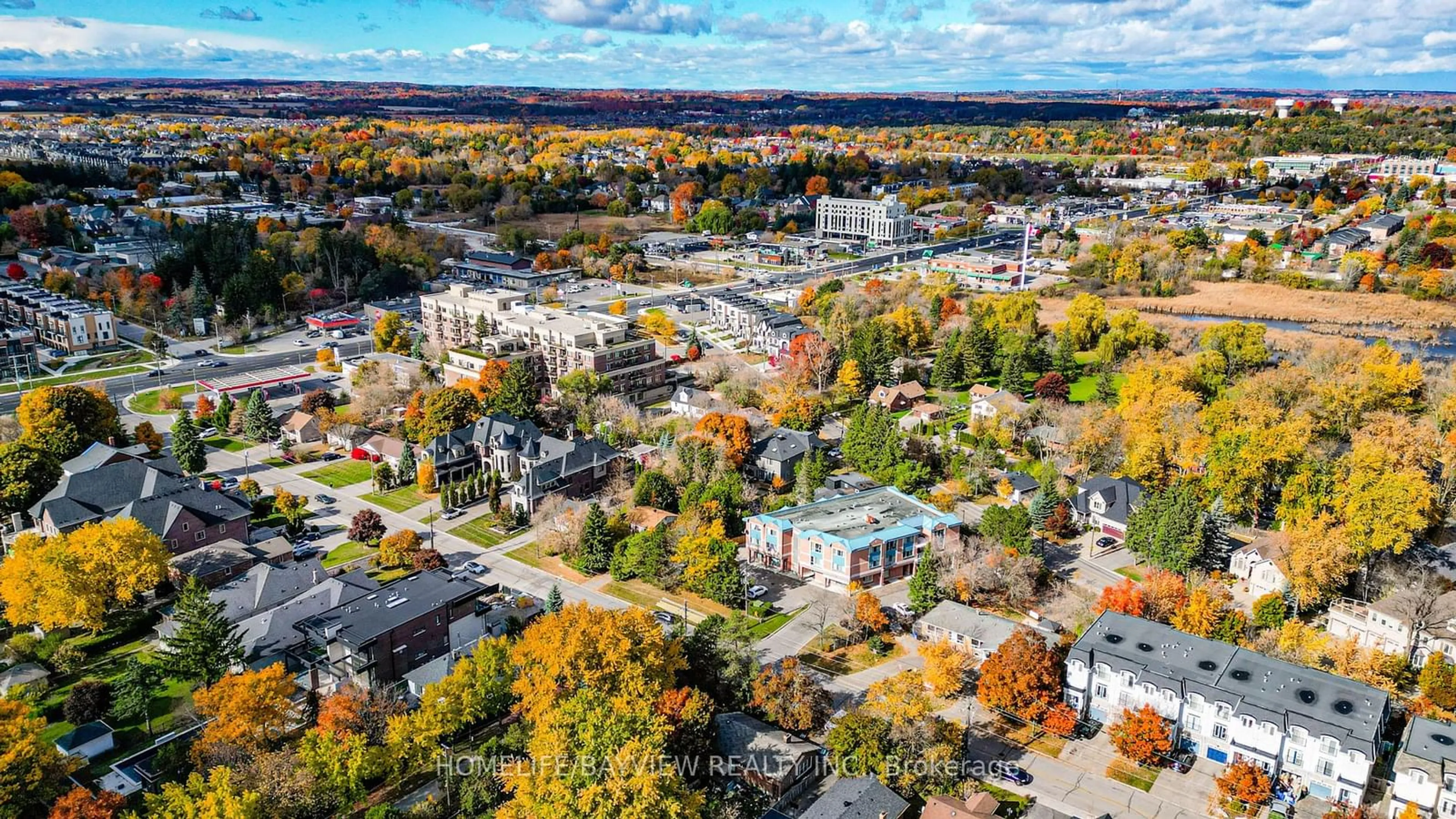 A pic from outside/outdoor area/front of a property/back of a property/a pic from drone, street for 104 Lake Ave, Richmond Hill Ontario L4E 3G6