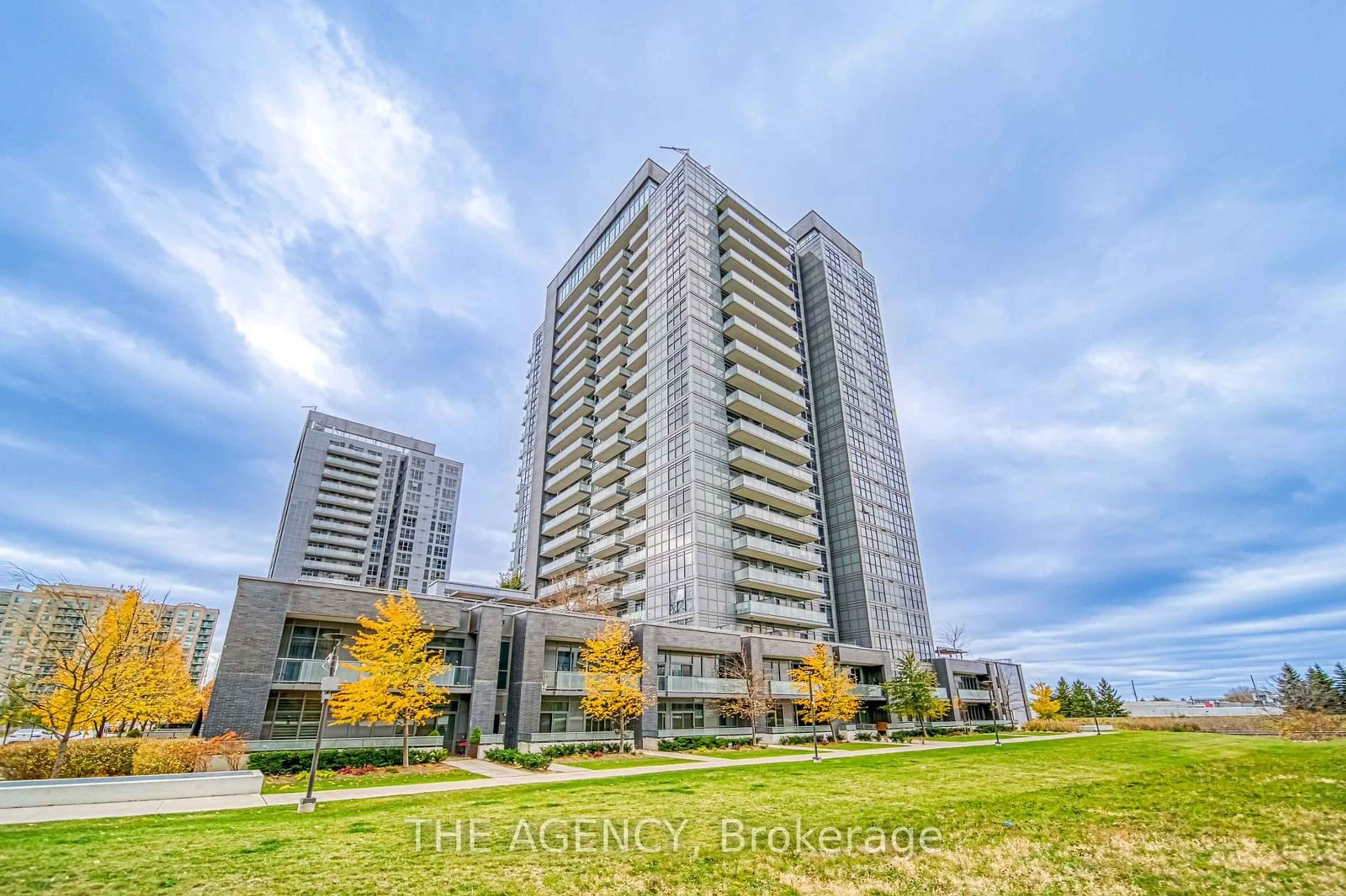 A pic from outside/outdoor area/front of a property/back of a property/a pic from drone, building for 65 Oneida Cres #405, Richmond Hill Ontario L4B 0A1