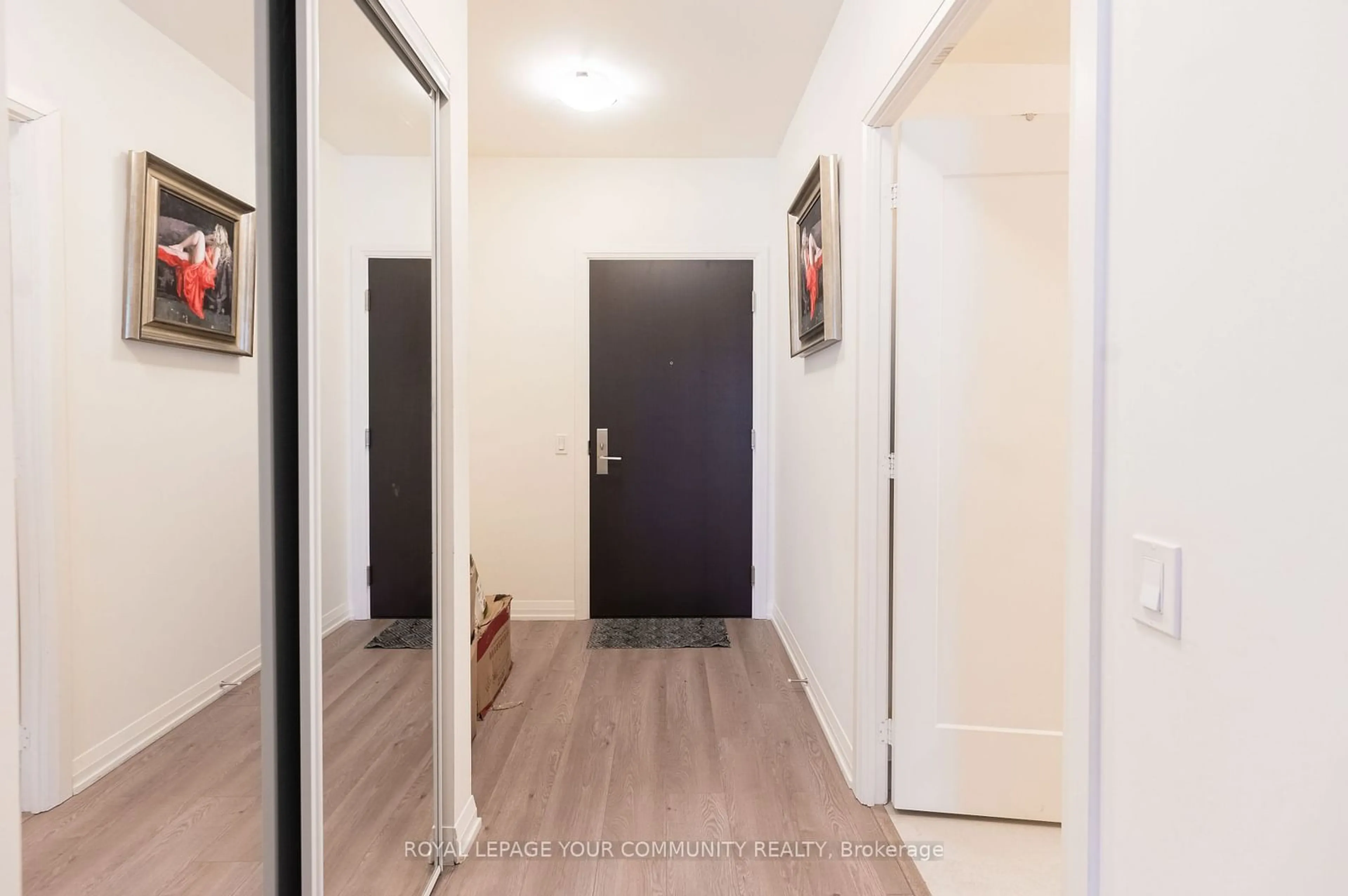 Indoor entryway for 9000 Jane St #2204, Vaughan Ontario L4K 0M6