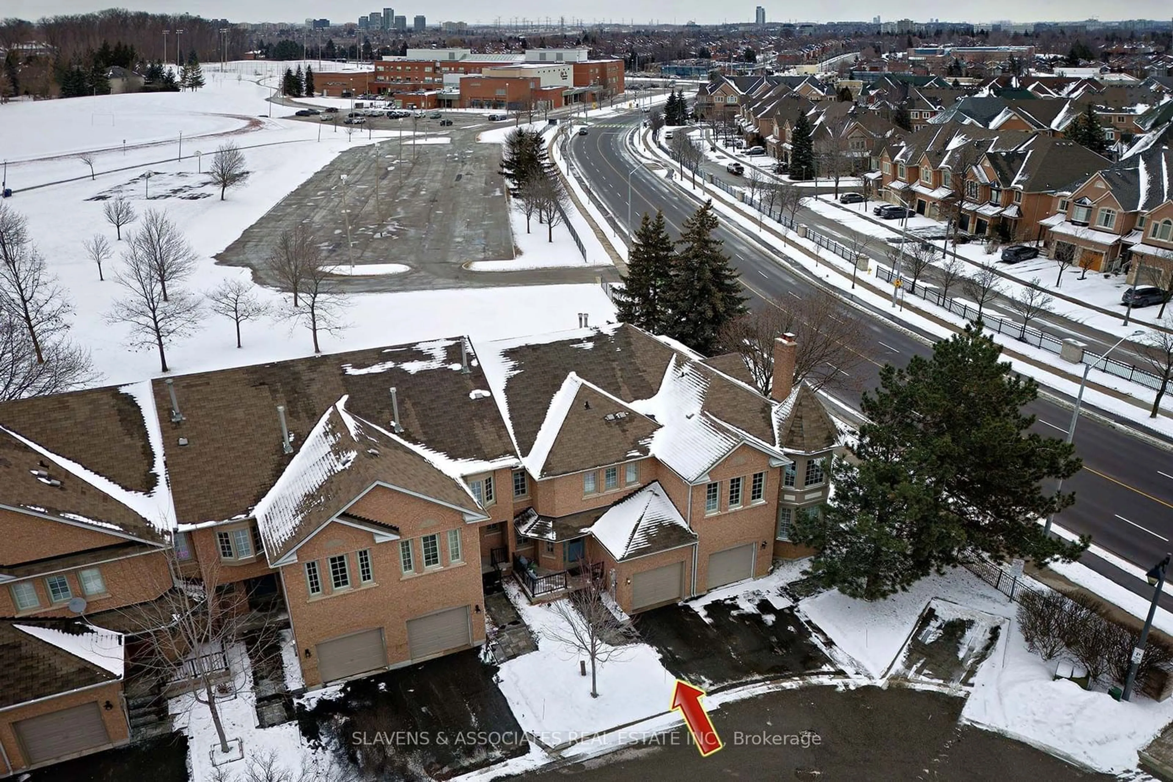 A pic from outside/outdoor area/front of a property/back of a property/a pic from drone, street for 76 Alameda Circ #18, Vaughan Ontario L4J 8A6