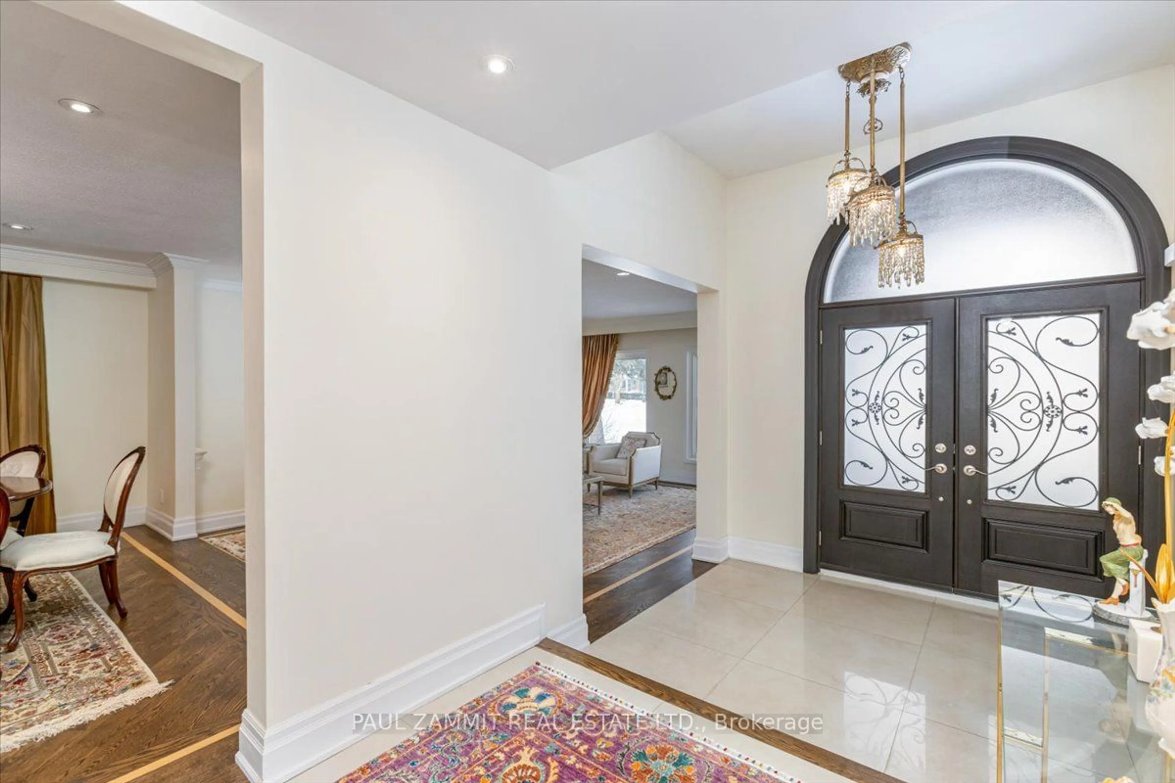 Indoor entryway for 6 Cedar Forest Crt, Markham Ontario L3T 2A4