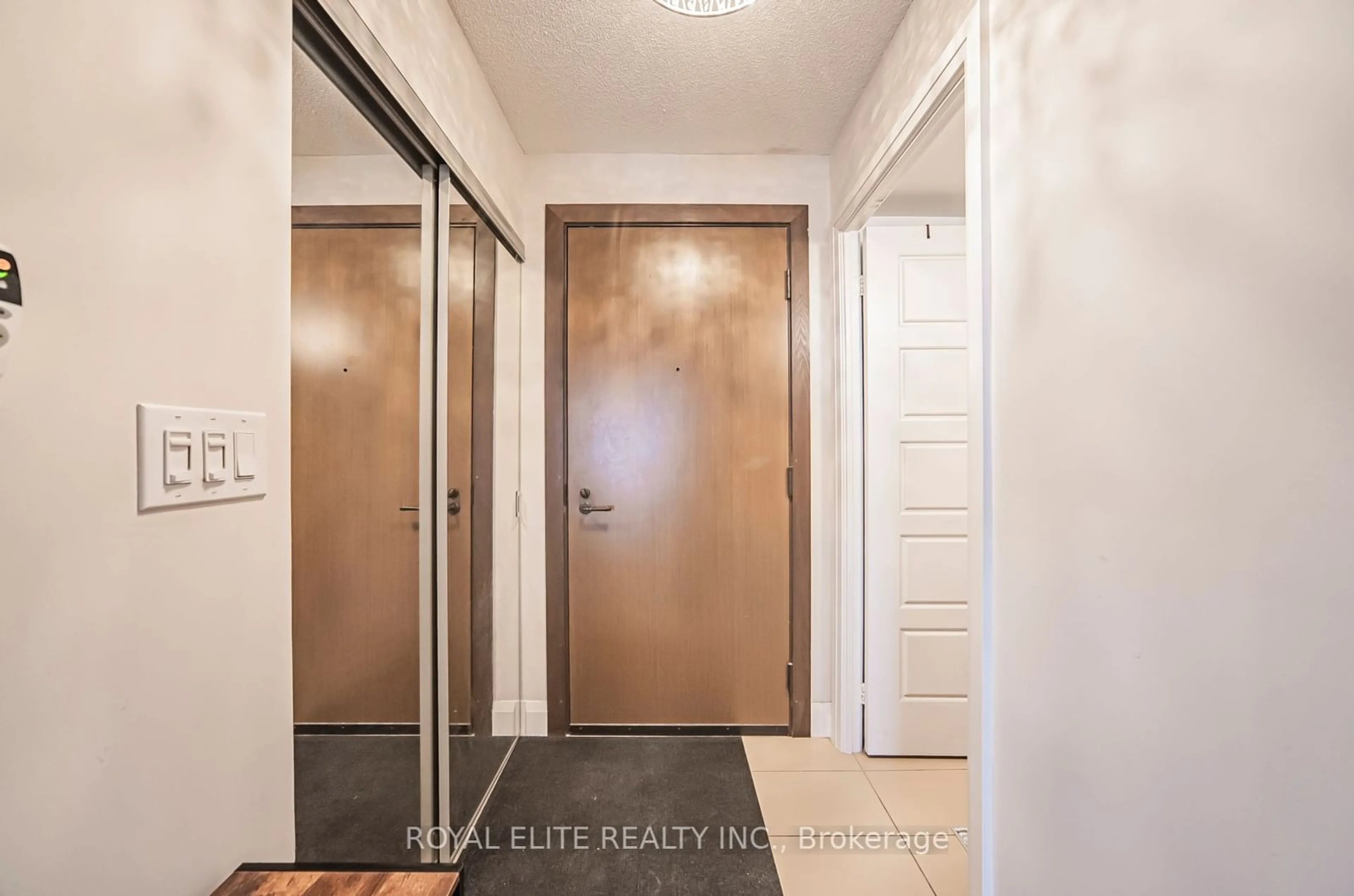 Indoor entryway for 8200 Birchmount Rd #1805, Markham Ontario L3R 9W1