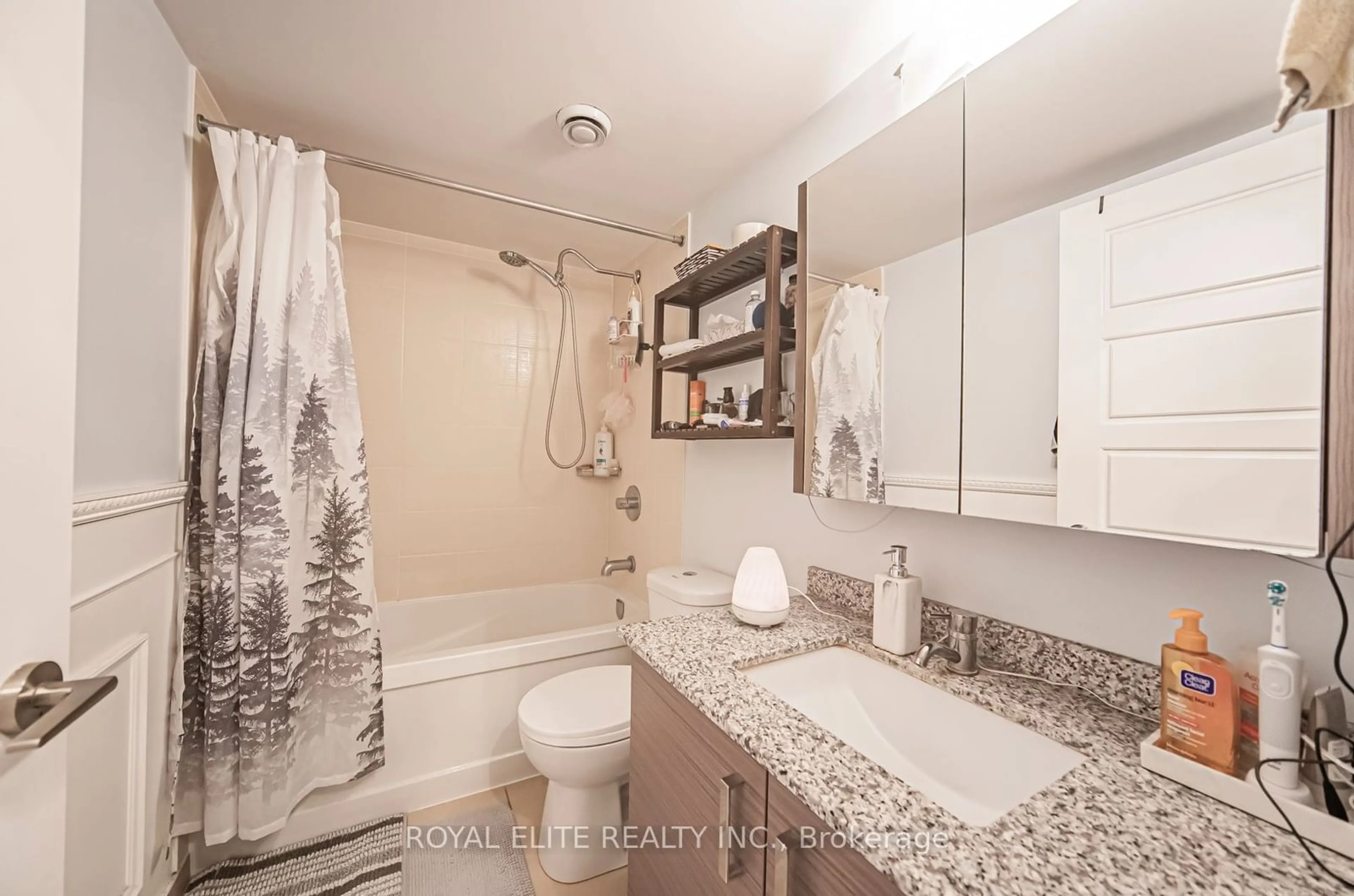 Standard bathroom, ceramic/tile floor for 8200 Birchmount Rd #1805, Markham Ontario L3R 9W1