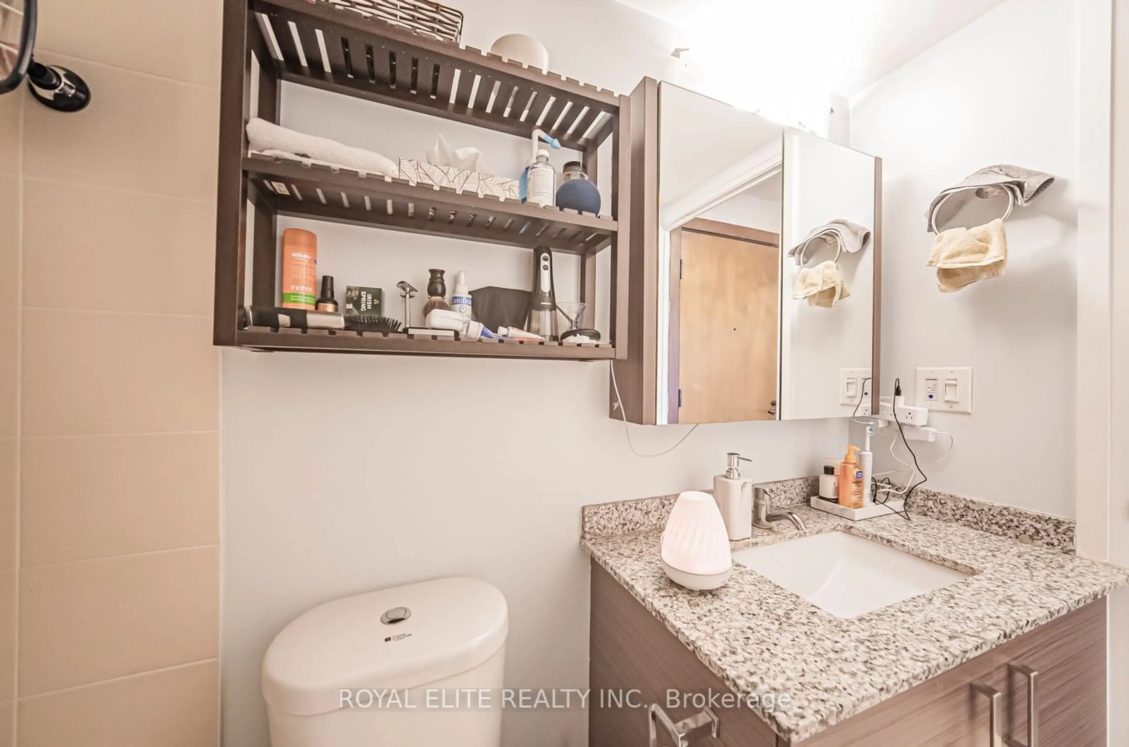 Standard bathroom, ceramic/tile floor for 8200 Birchmount Rd #1805, Markham Ontario L3R 9W1