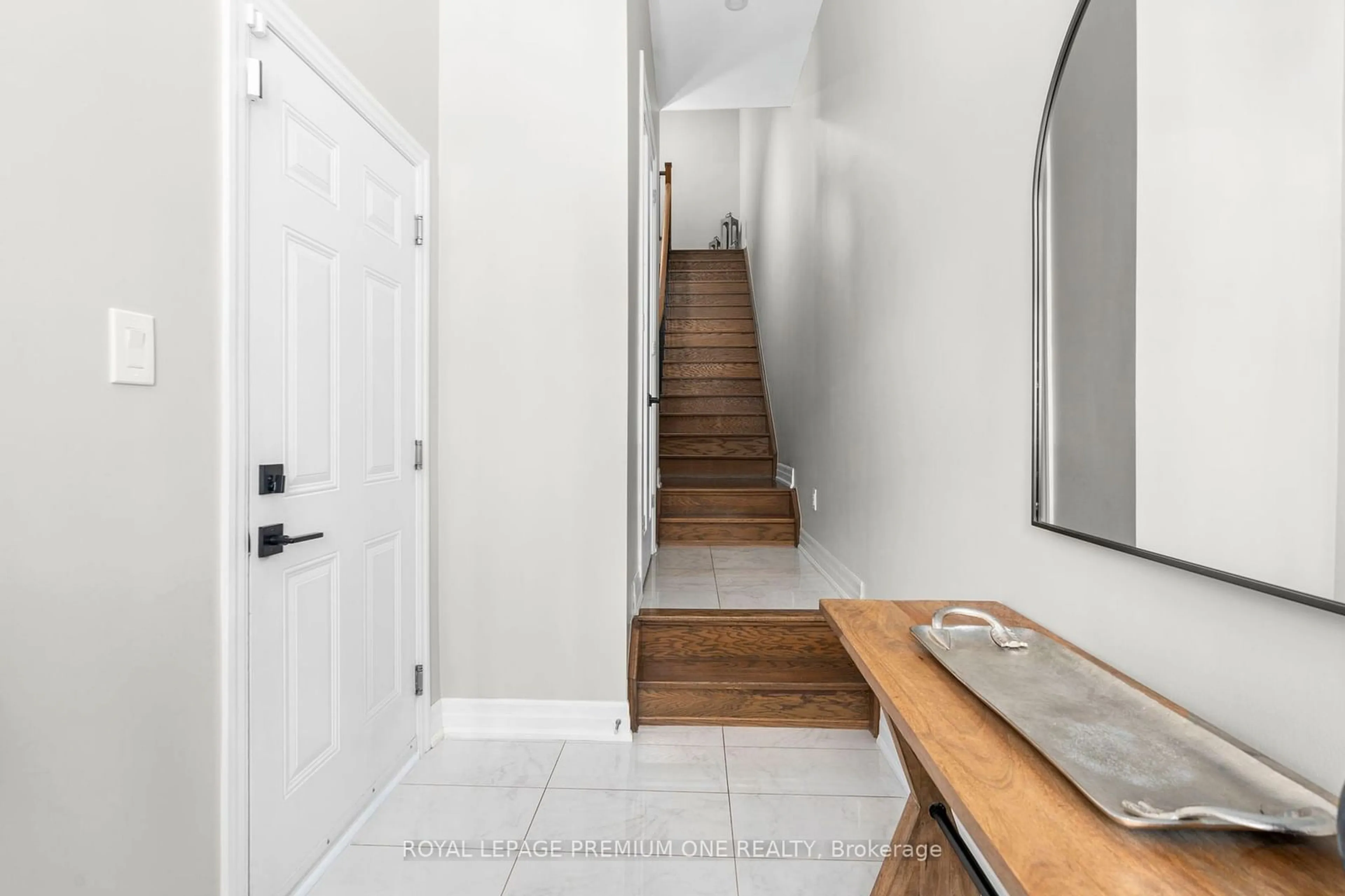 Indoor entryway for 42 Wells Orchard Cres, King Ontario L7B 0C6