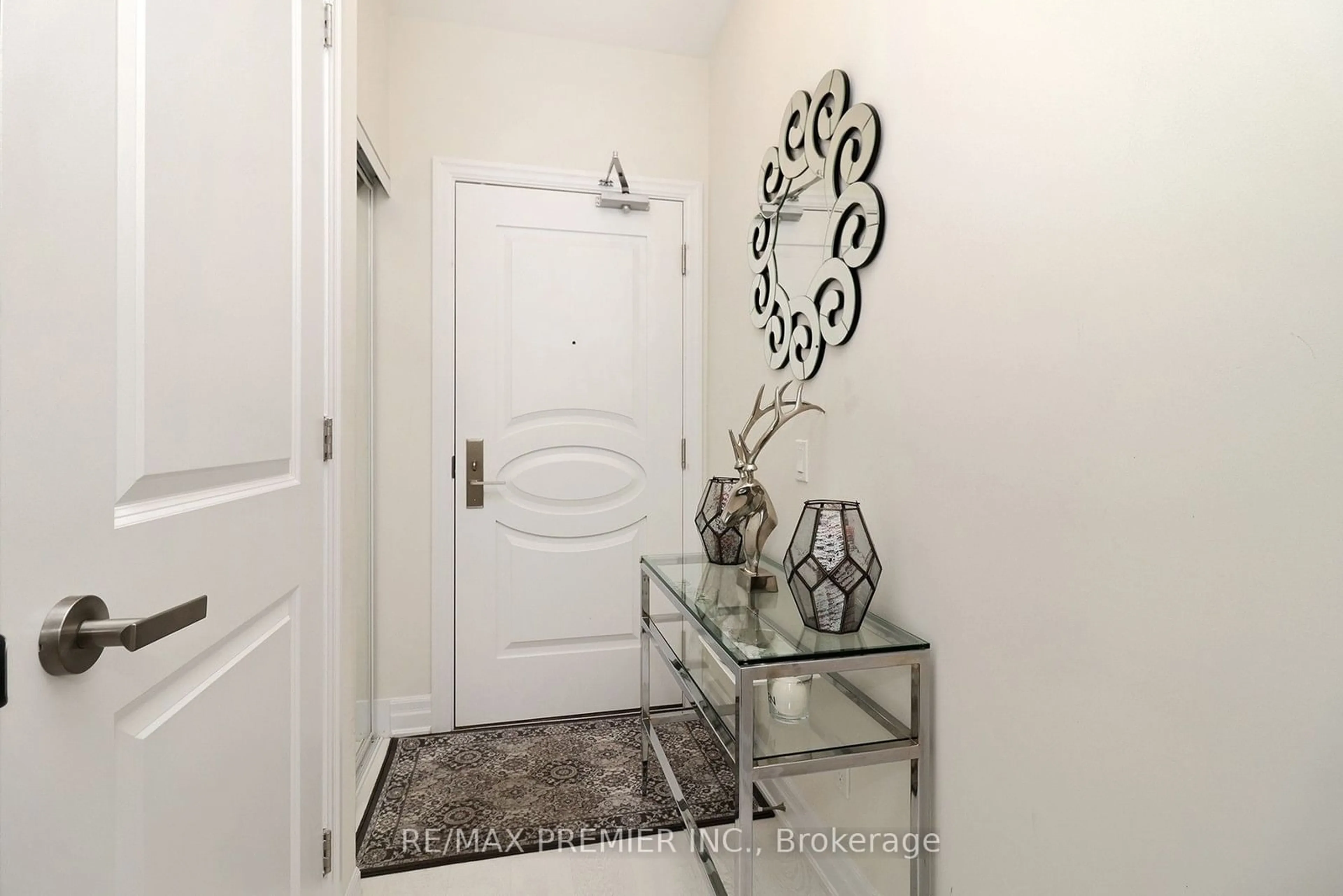 Indoor entryway for 9085 Jane St #809, Vaughan Ontario L4K 0L8