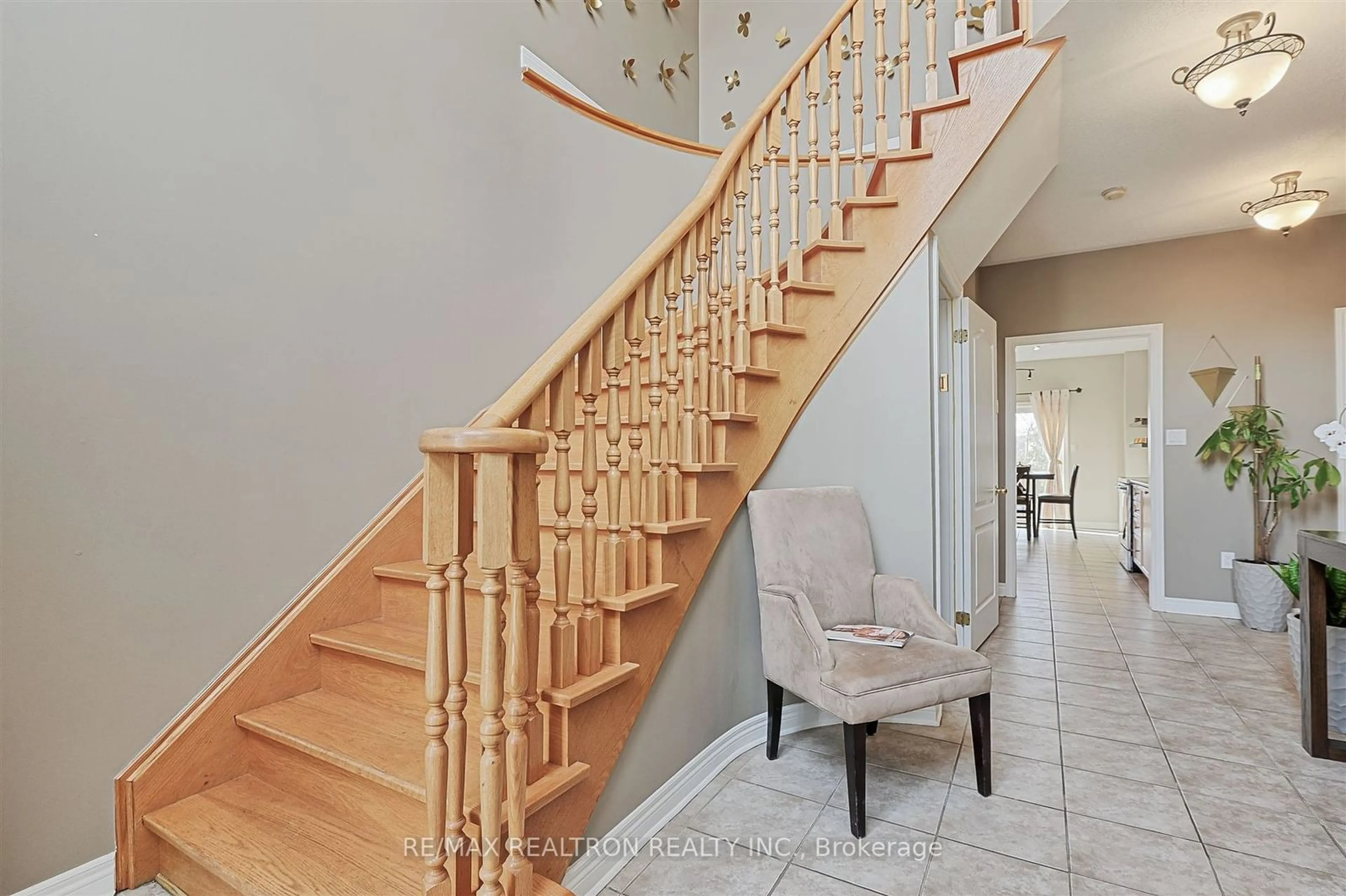 Stairs for 945 Best Circ, Newmarket Ontario L3X 2K9