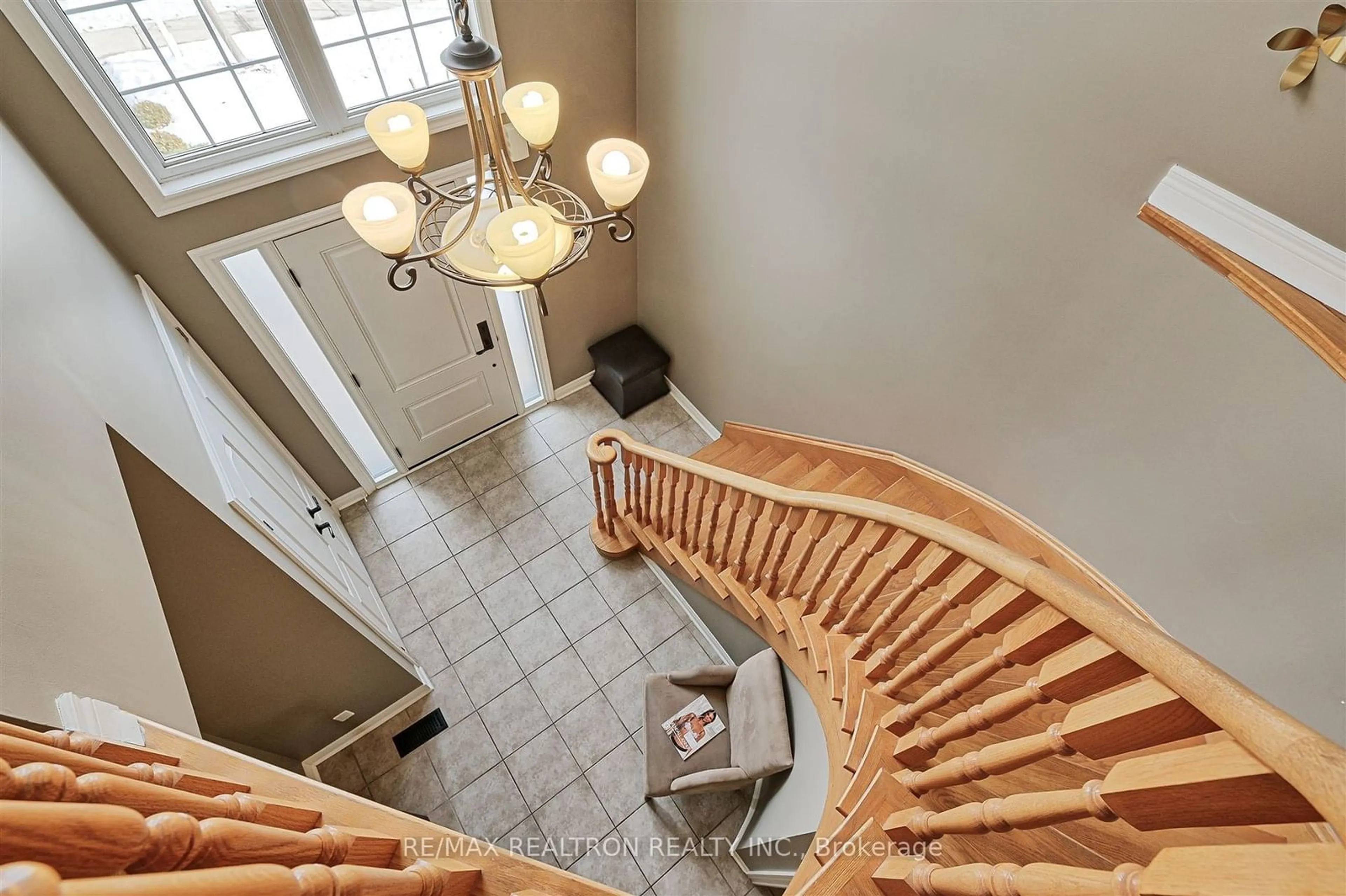 Stairs for 945 Best Circ, Newmarket Ontario L3X 2K9