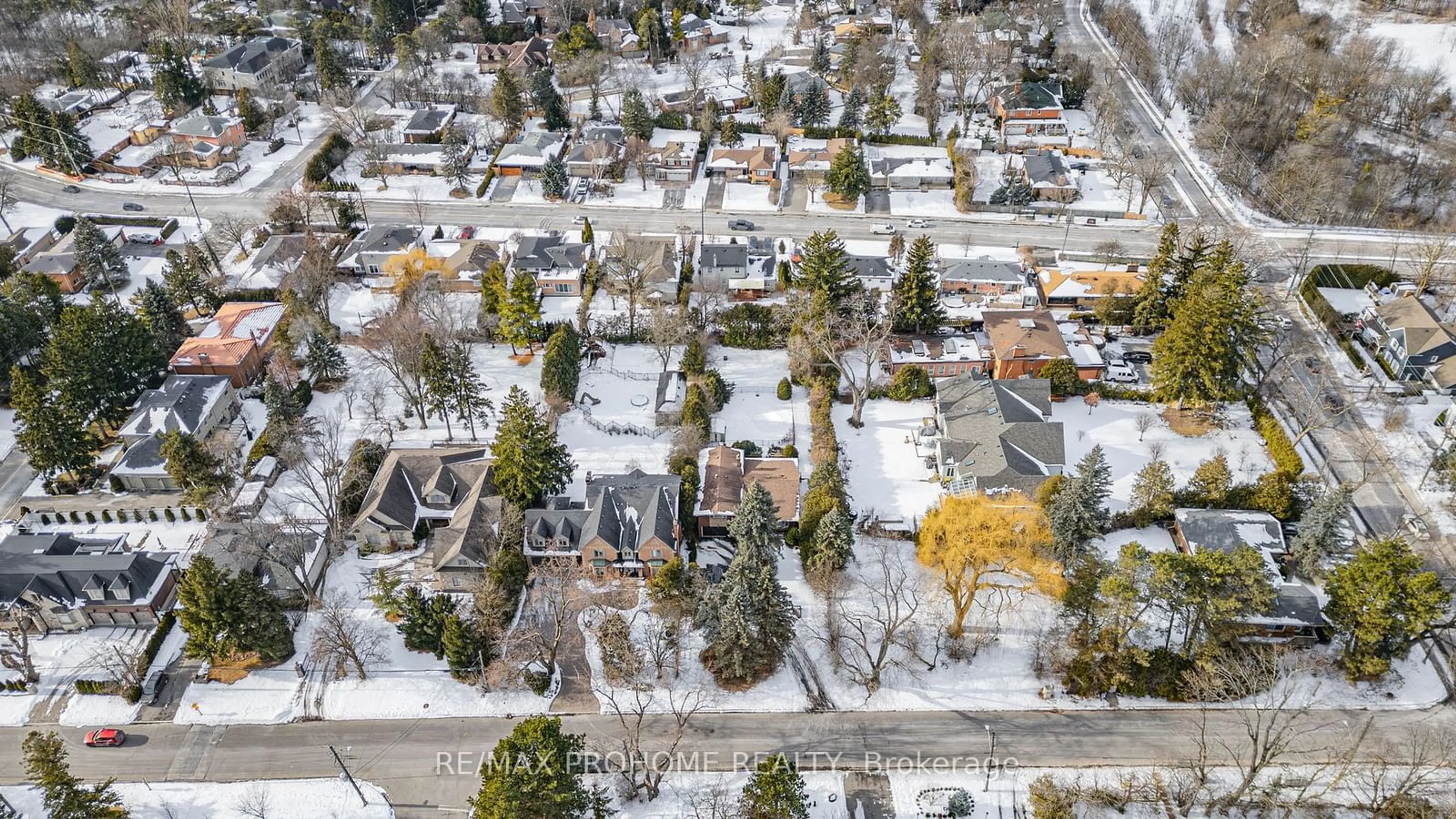 A pic from outside/outdoor area/front of a property/back of a property/a pic from drone, street for 76 Johnson St, Markham Ontario L3T 2P1