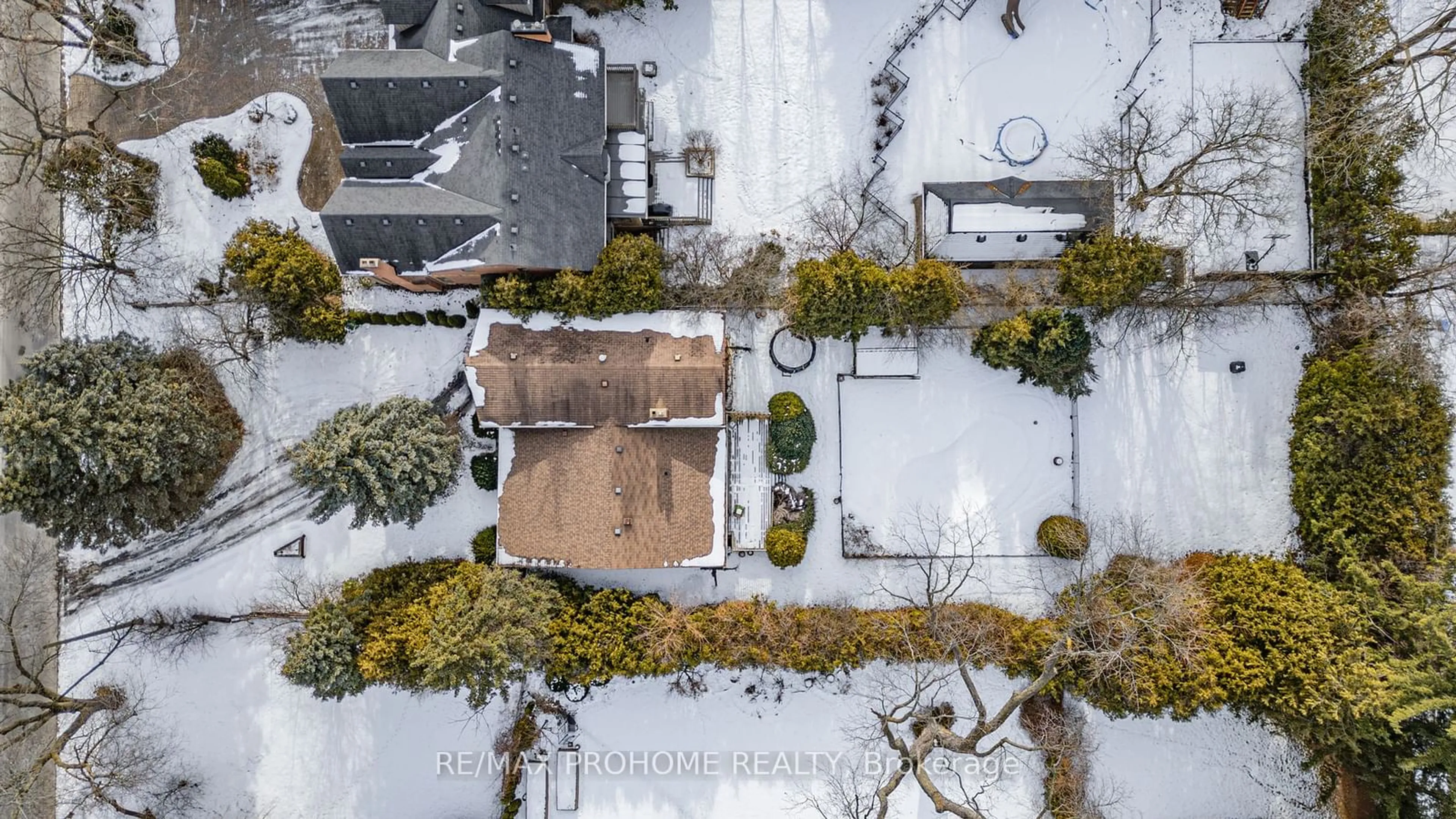 A pic from outside/outdoor area/front of a property/back of a property/a pic from drone, street for 76 Johnson St, Markham Ontario L3T 2P1