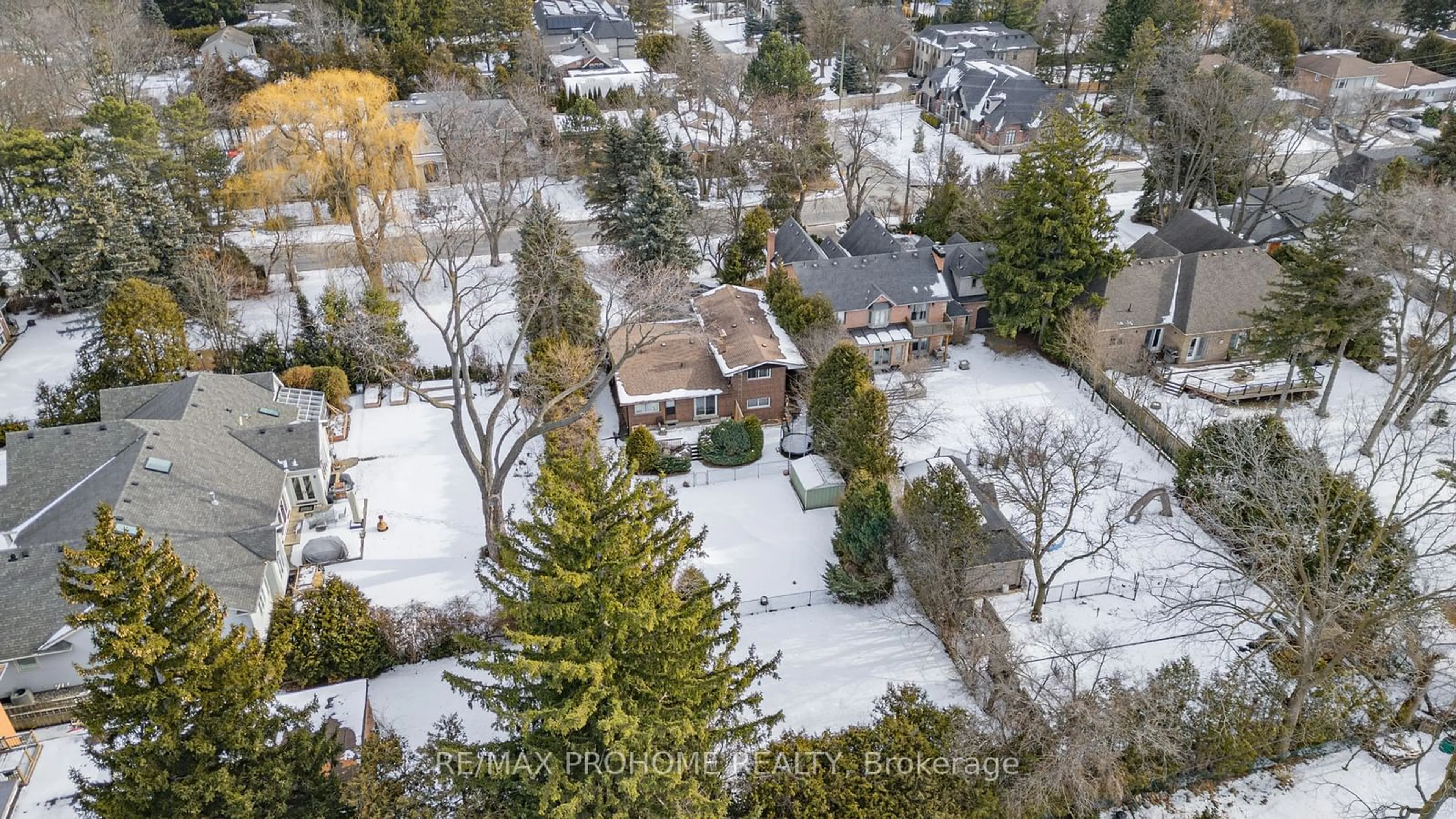 A pic from outside/outdoor area/front of a property/back of a property/a pic from drone, street for 76 Johnson St, Markham Ontario L3T 2P1