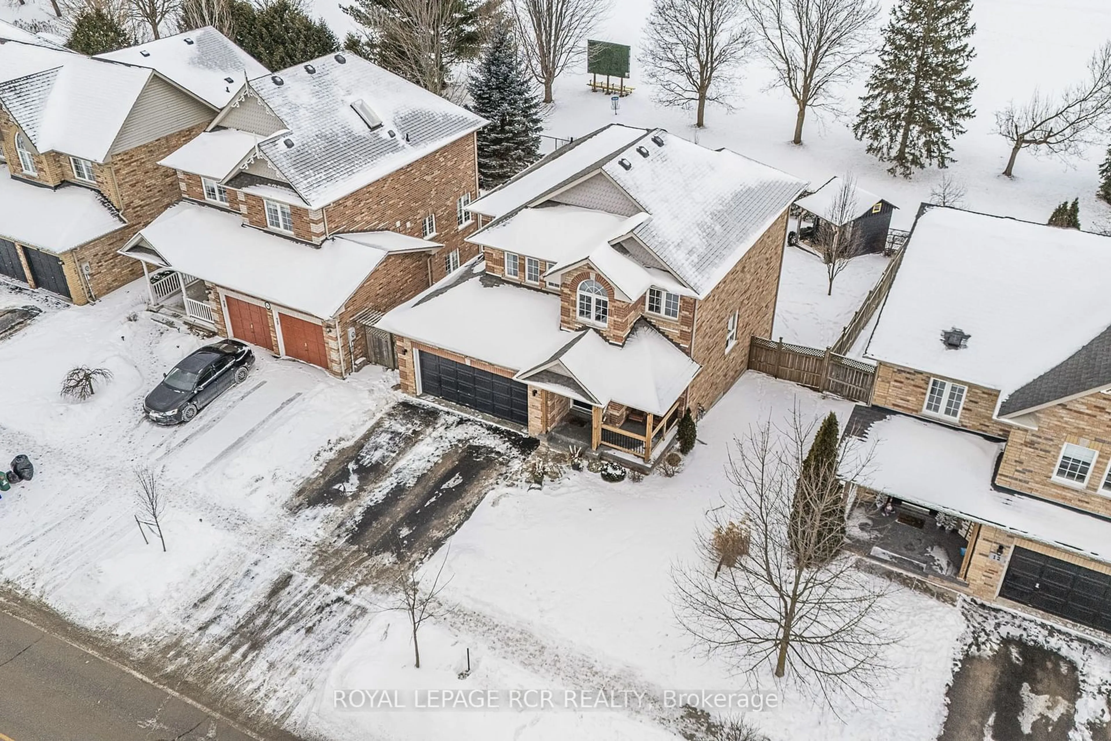 A pic from outside/outdoor area/front of a property/back of a property/a pic from drone, street for 14 Nelkydd Lane, Uxbridge Ontario L9P 1Y1