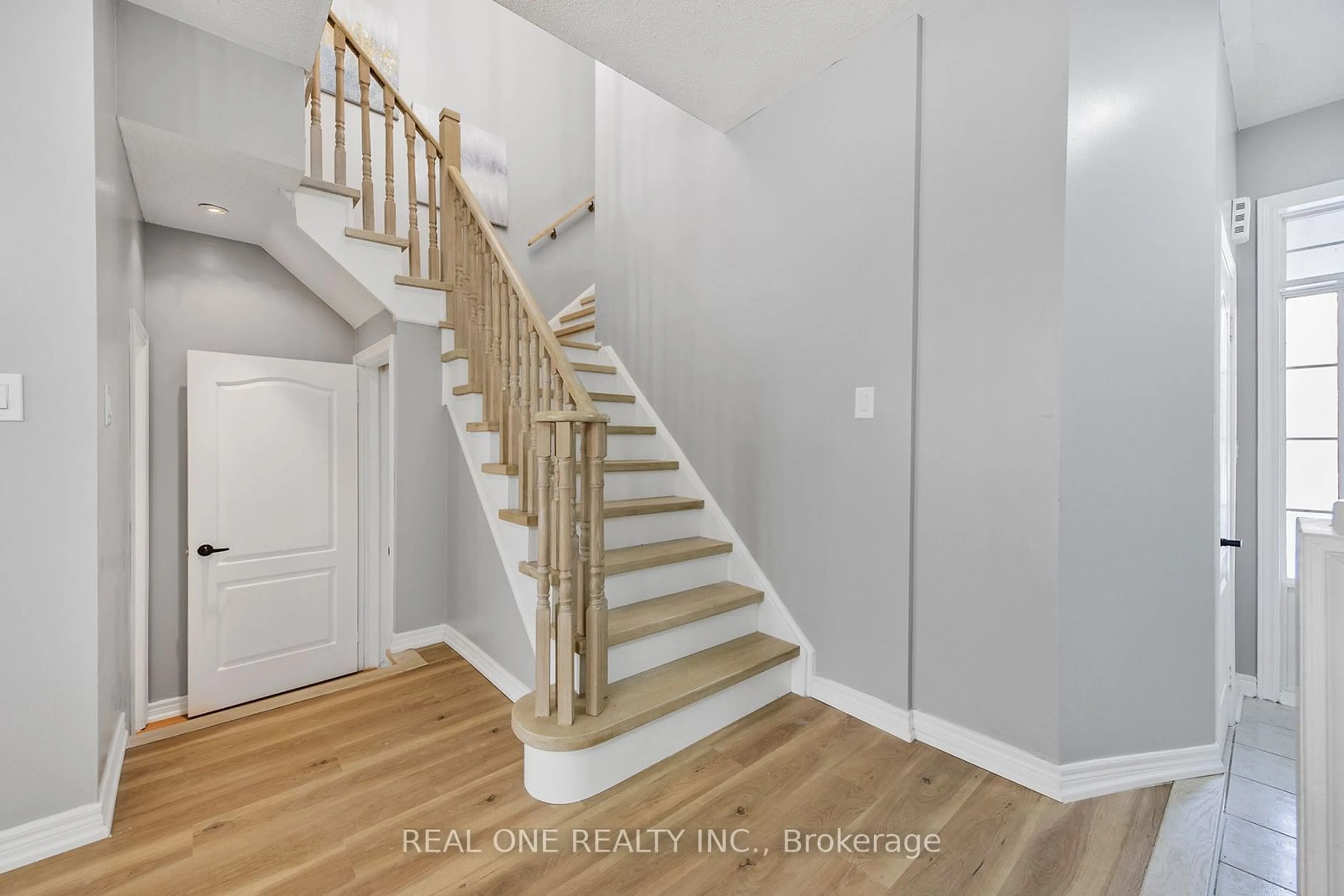 Stairs for 49 Ruby Cres, Richmond Hill Ontario L4S 2E9