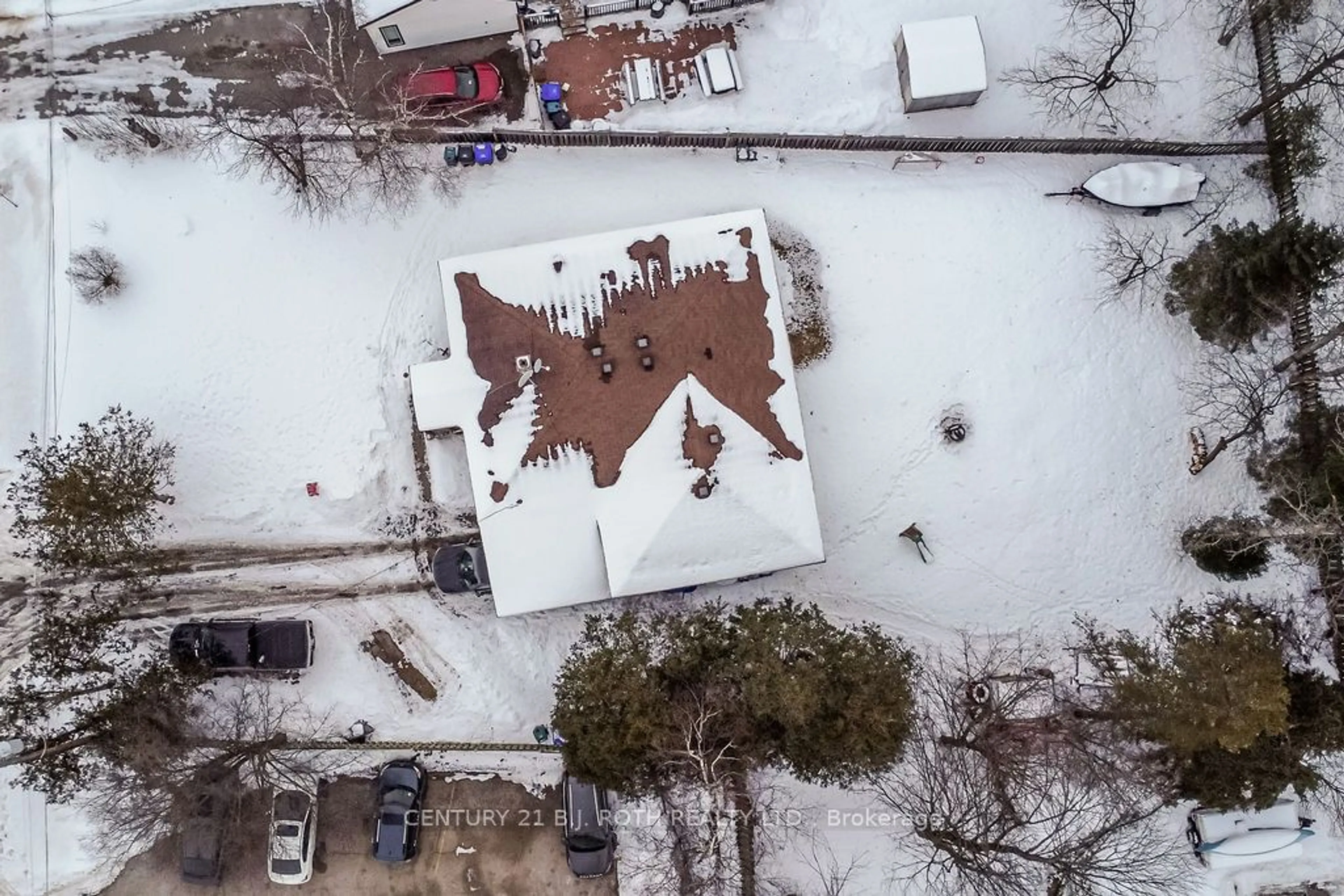 A pic from outside/outdoor area/front of a property/back of a property/a pic from drone, street for 8 Summerset Pl, Essa Ontario L3W 0G4