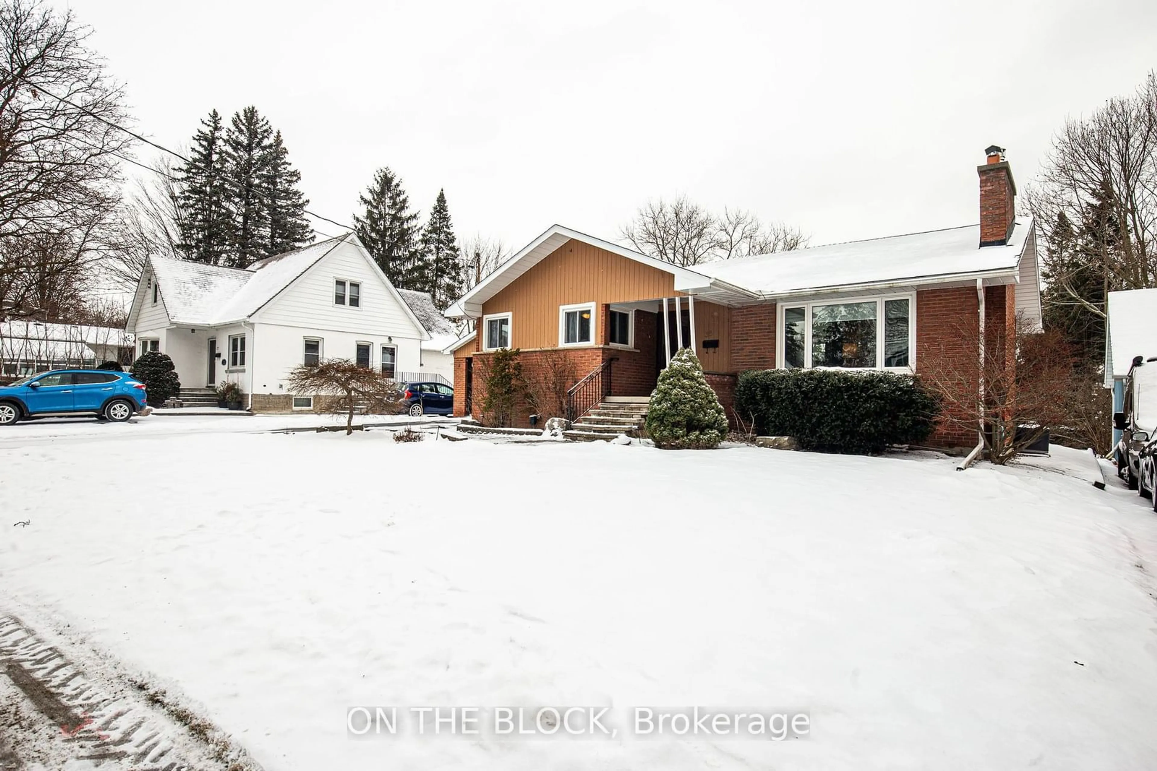 A pic from outside/outdoor area/front of a property/back of a property/a pic from drone, street for 35 Peter St, Markham Ontario L3P 2A5