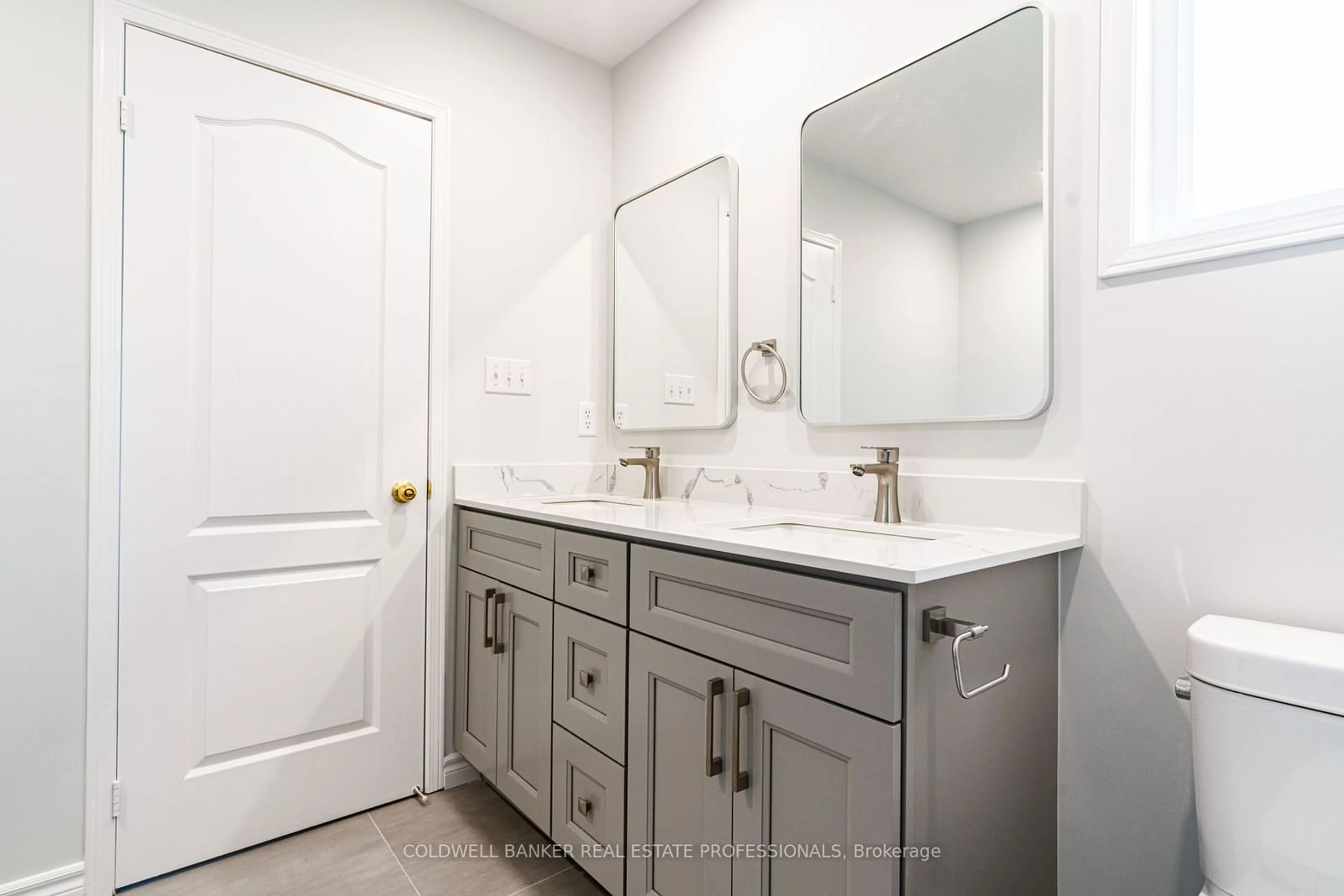 Contemporary bathroom, ceramic/tile floor for 112 Edward Jeffreys Ave, Markham Ontario L6E 1W1