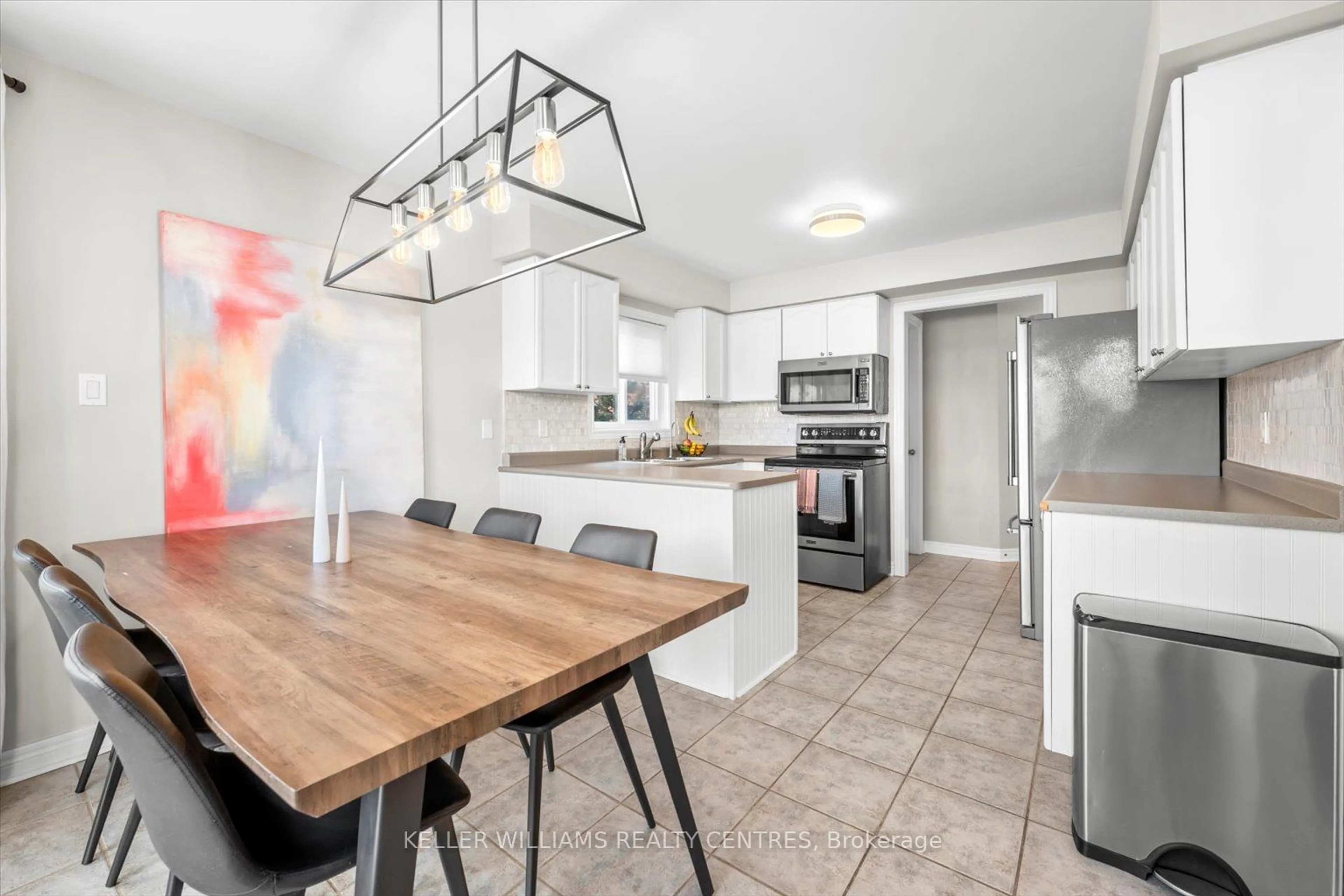 Open concept kitchen, unknown for 39 Silverstone Cres, Georgina Ontario L4P 4A4