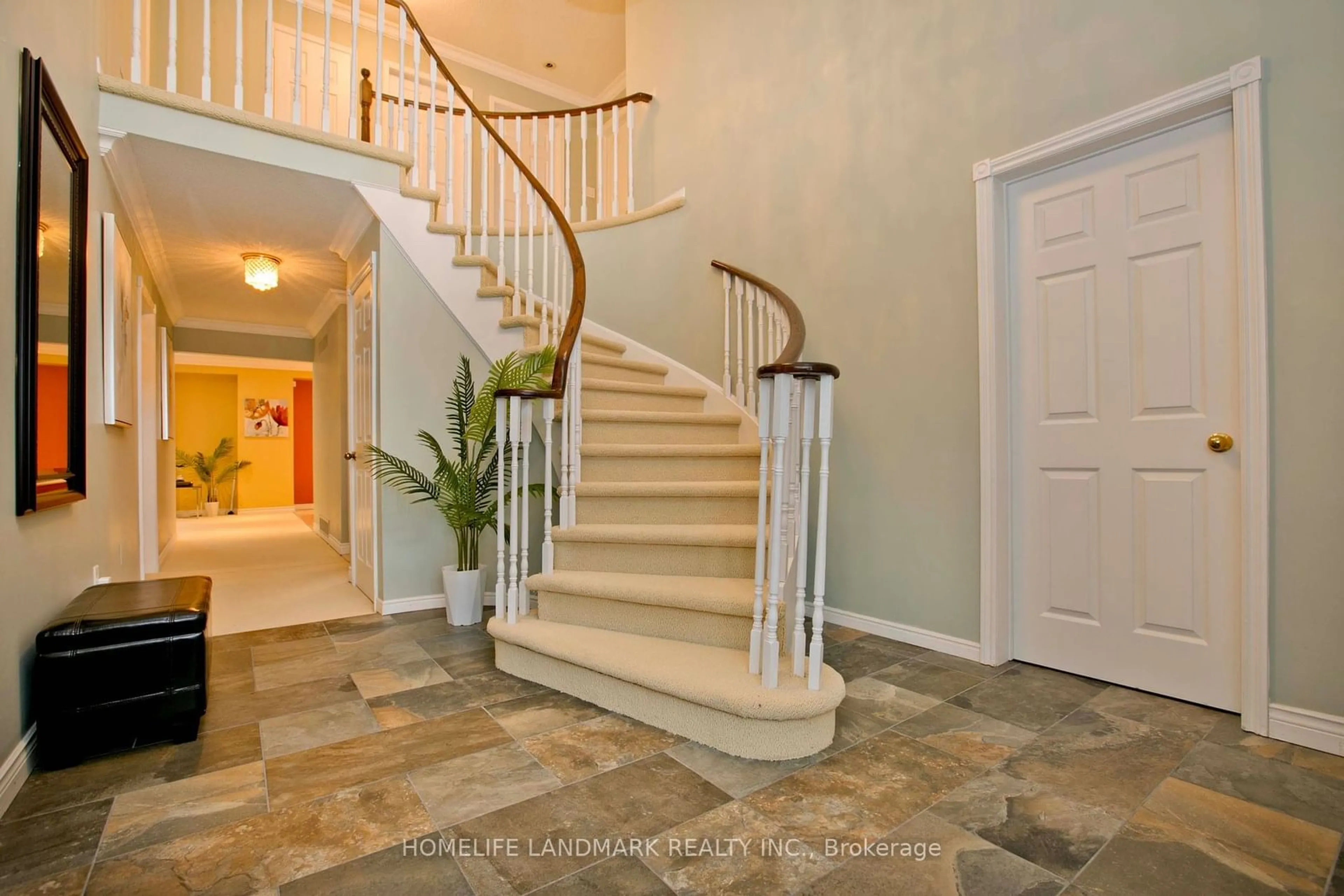 Indoor foyer for 43 Forty Second St, Markham Ontario L3P 7K2