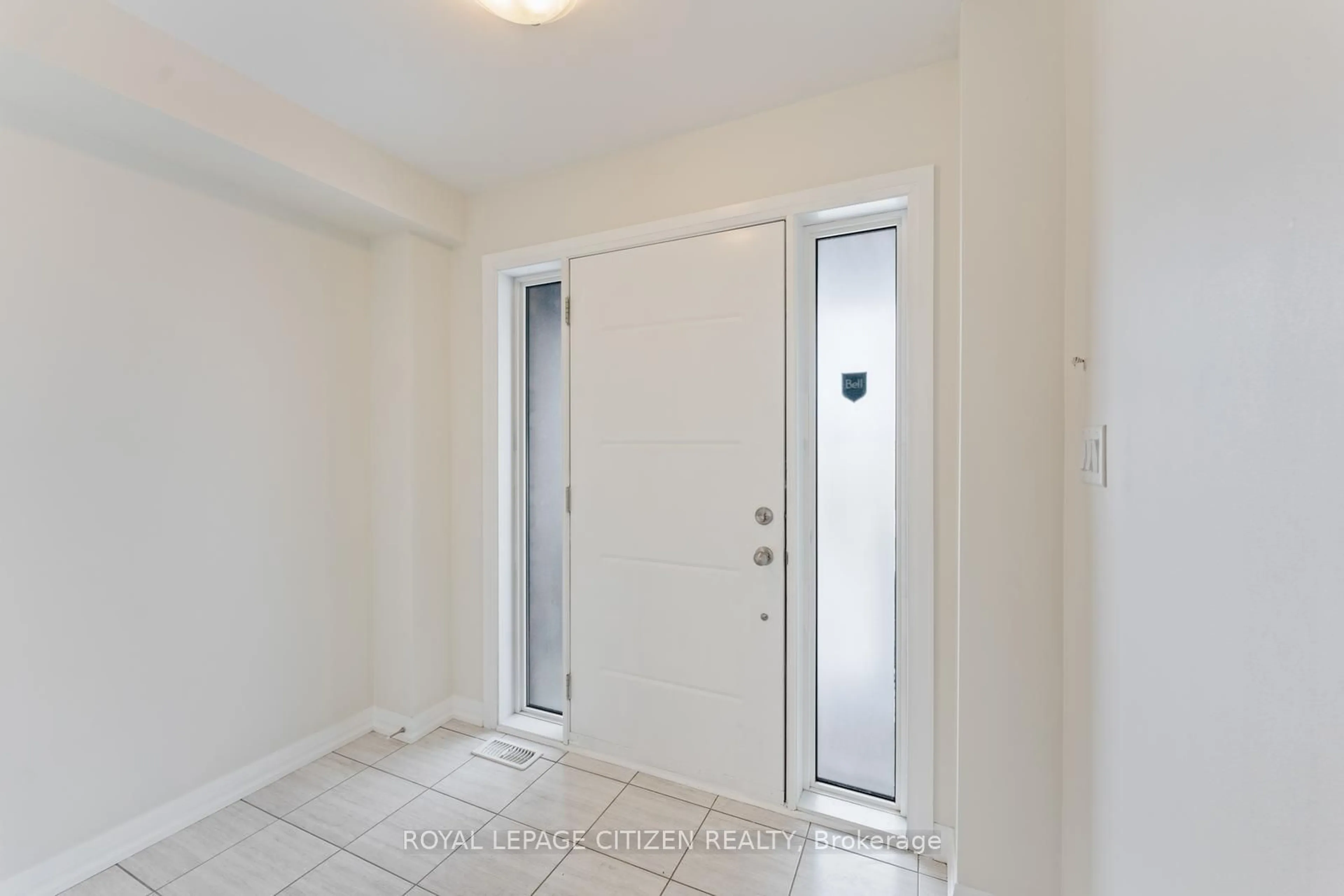 Indoor entryway for 13 Gridiron Gate, Vaughan Ontario L4H 4W8