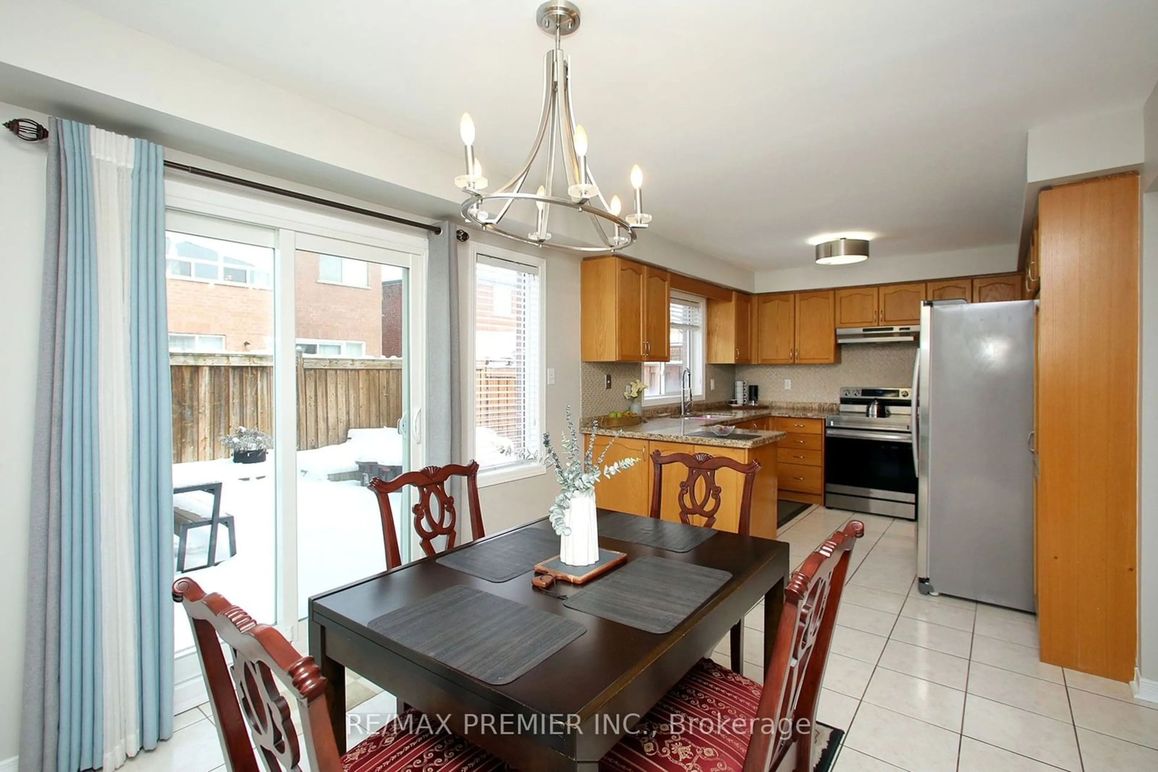 Open concept kitchen, ceramic/tile floor for 45 Dylan St, Vaughan Ontario L4H 2X5