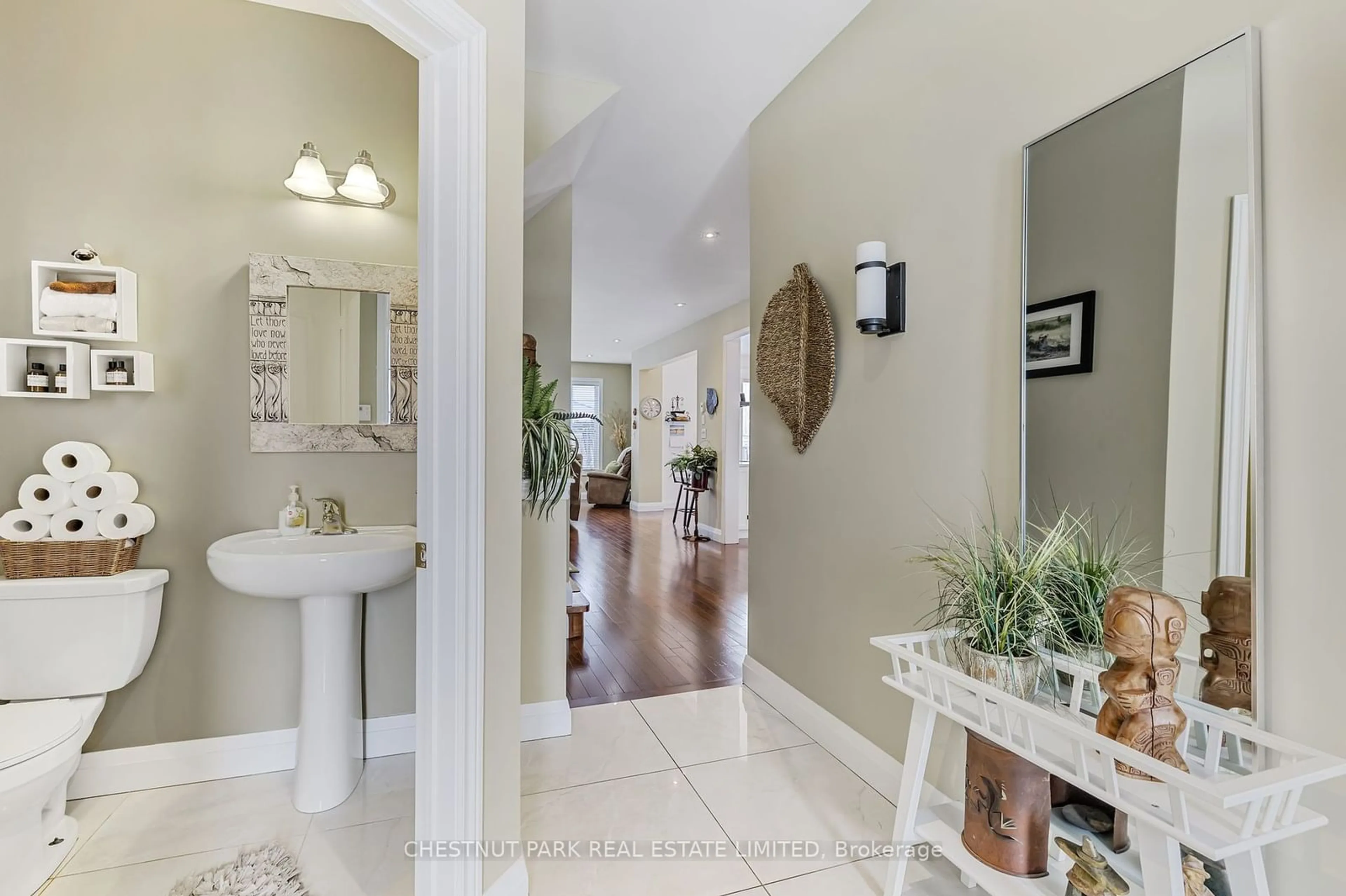 Indoor entryway for 198 Downy Emerald Dr, Bradford West Gwillimbury Ontario L3Z 1A0