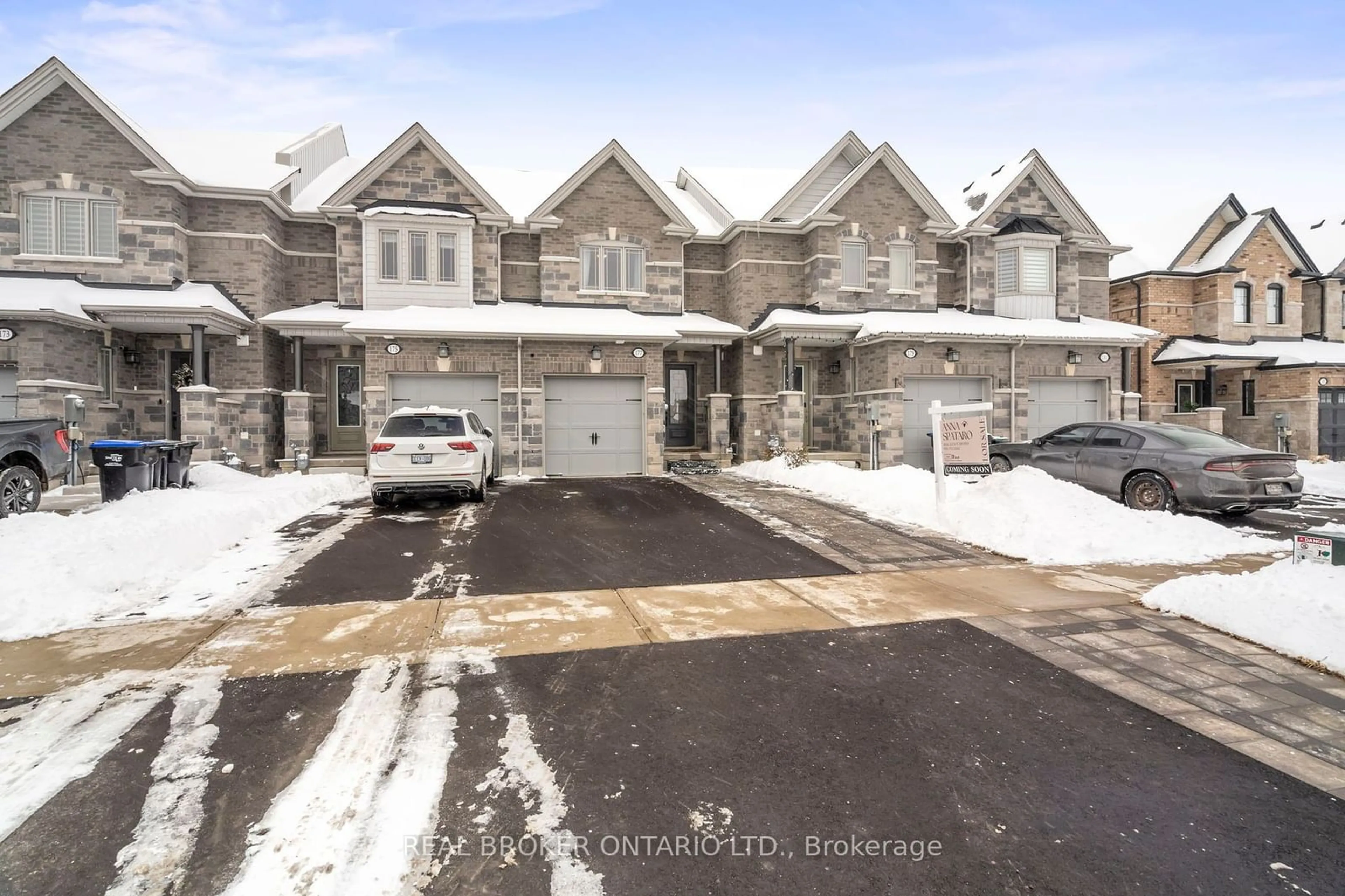 A pic from outside/outdoor area/front of a property/back of a property/a pic from drone, street for 177 Walker Blvd, New Tecumseth Ontario L9R 0R3