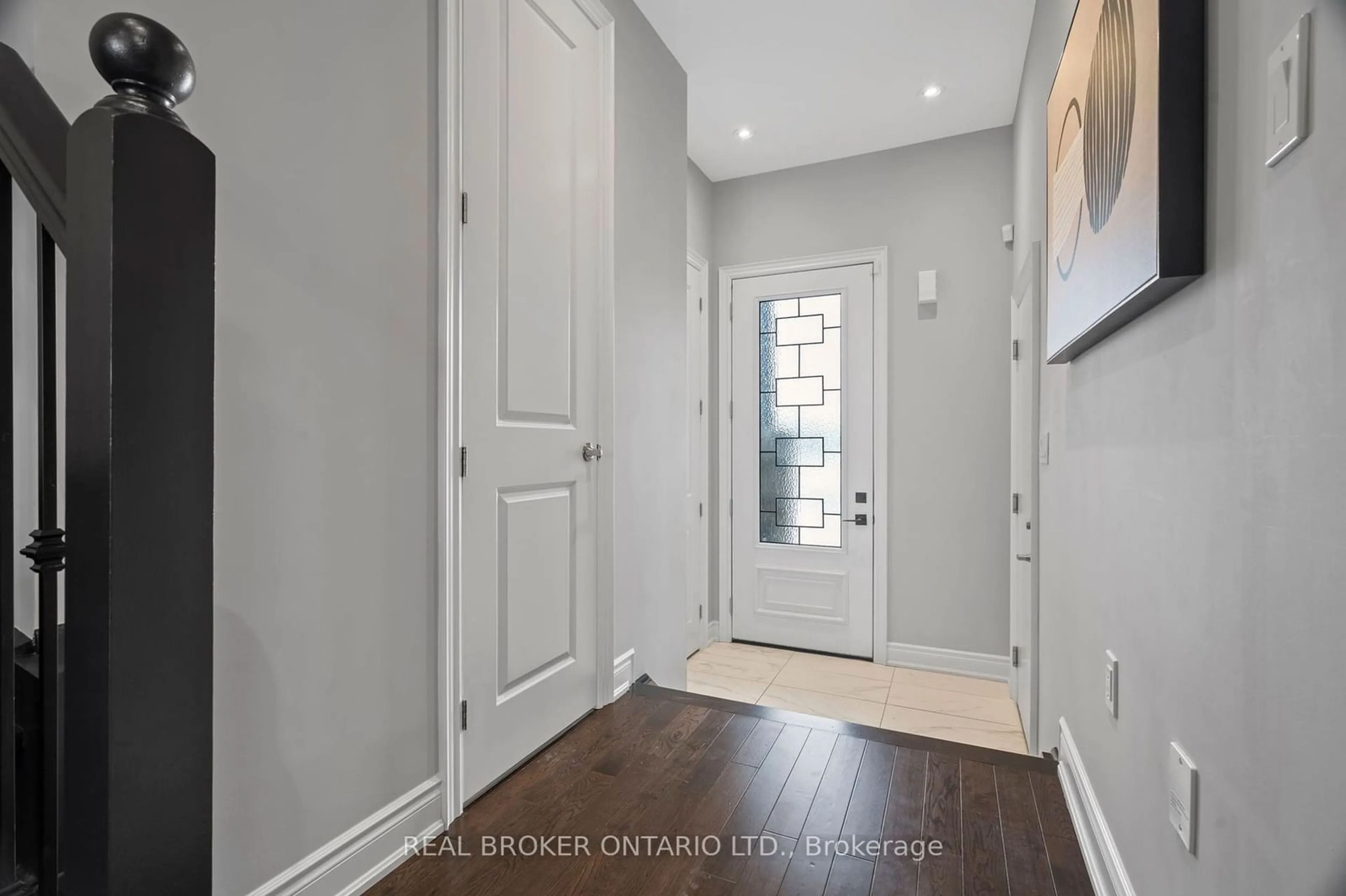 Indoor entryway for 177 Walker Blvd, New Tecumseth Ontario L9R 0R3