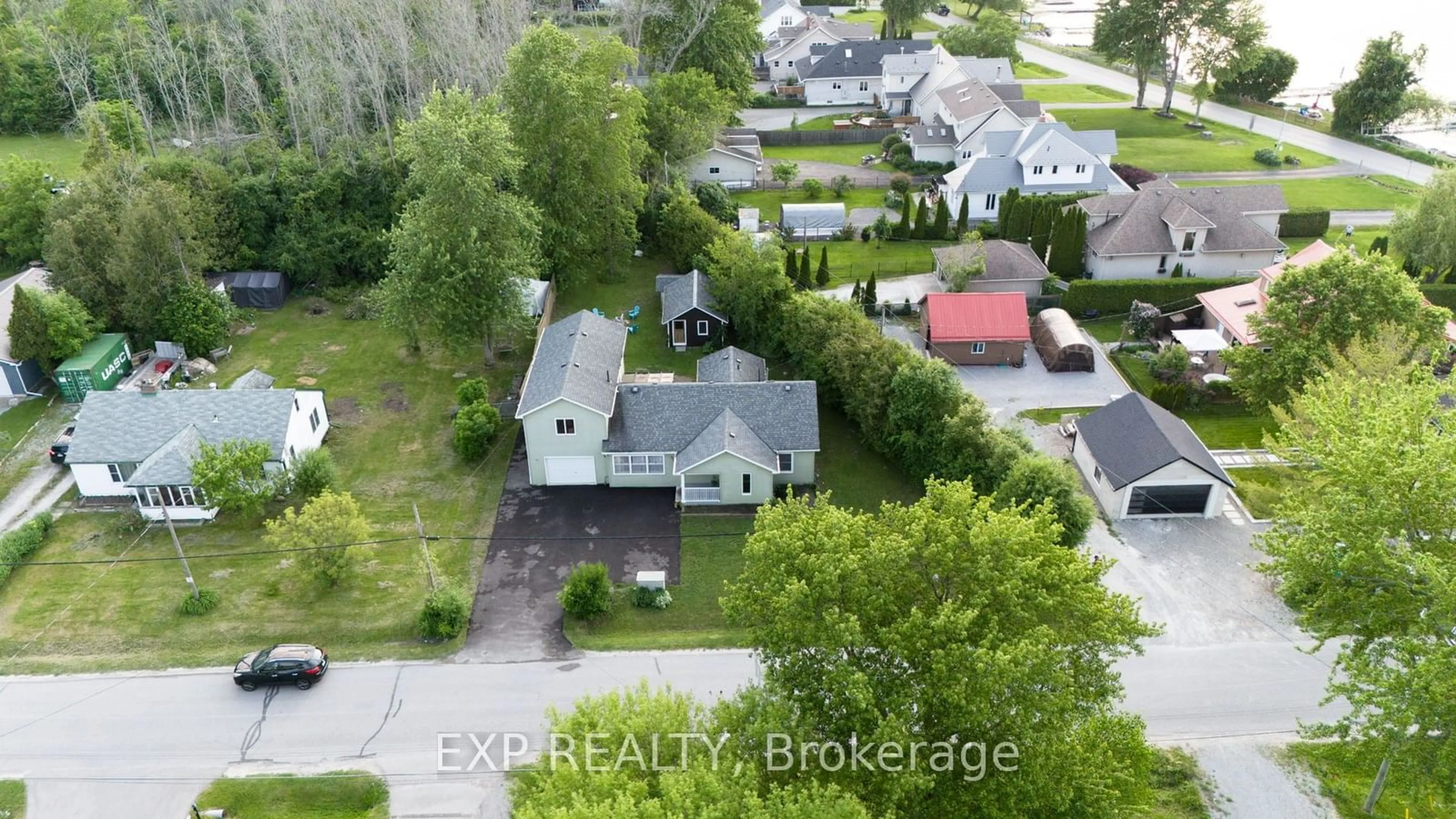 A pic from outside/outdoor area/front of a property/back of a property/a pic from drone, street for 27182 Civic Centre Rd, Georgina Ontario L4P 3E9