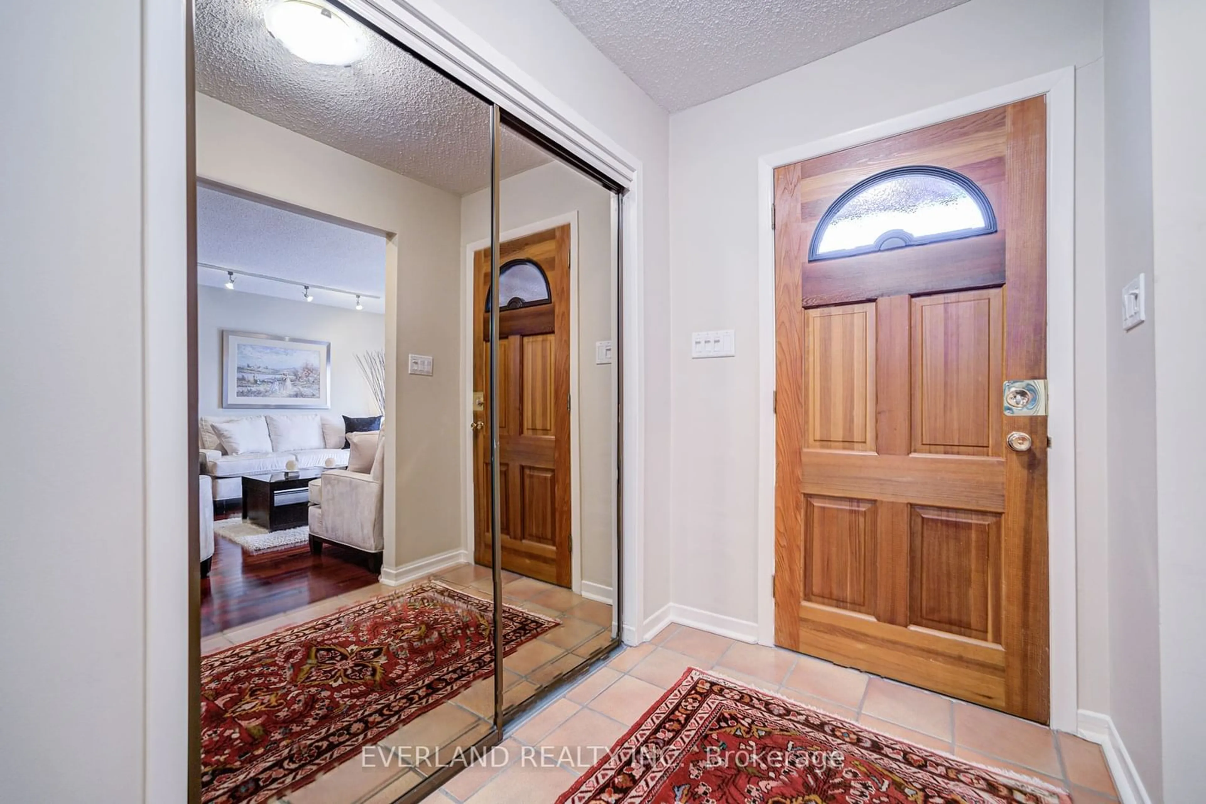 Indoor entryway for 22 HAGERMAN Blvd, Markham Ontario L3R 2A7