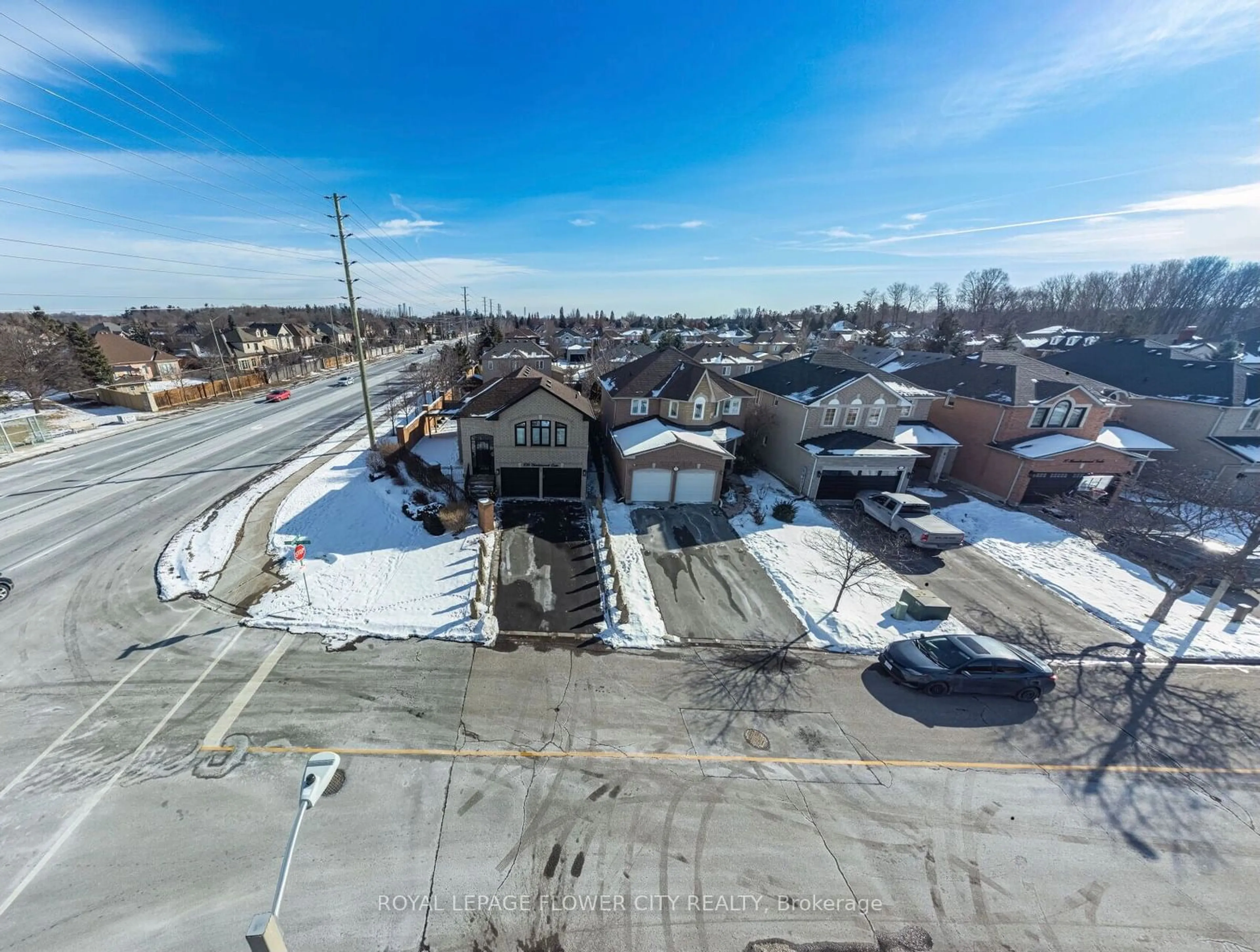 A pic from outside/outdoor area/front of a property/back of a property/a pic from drone, street for 109 Humberwood Gate, Vaughan Ontario L4L 9G5