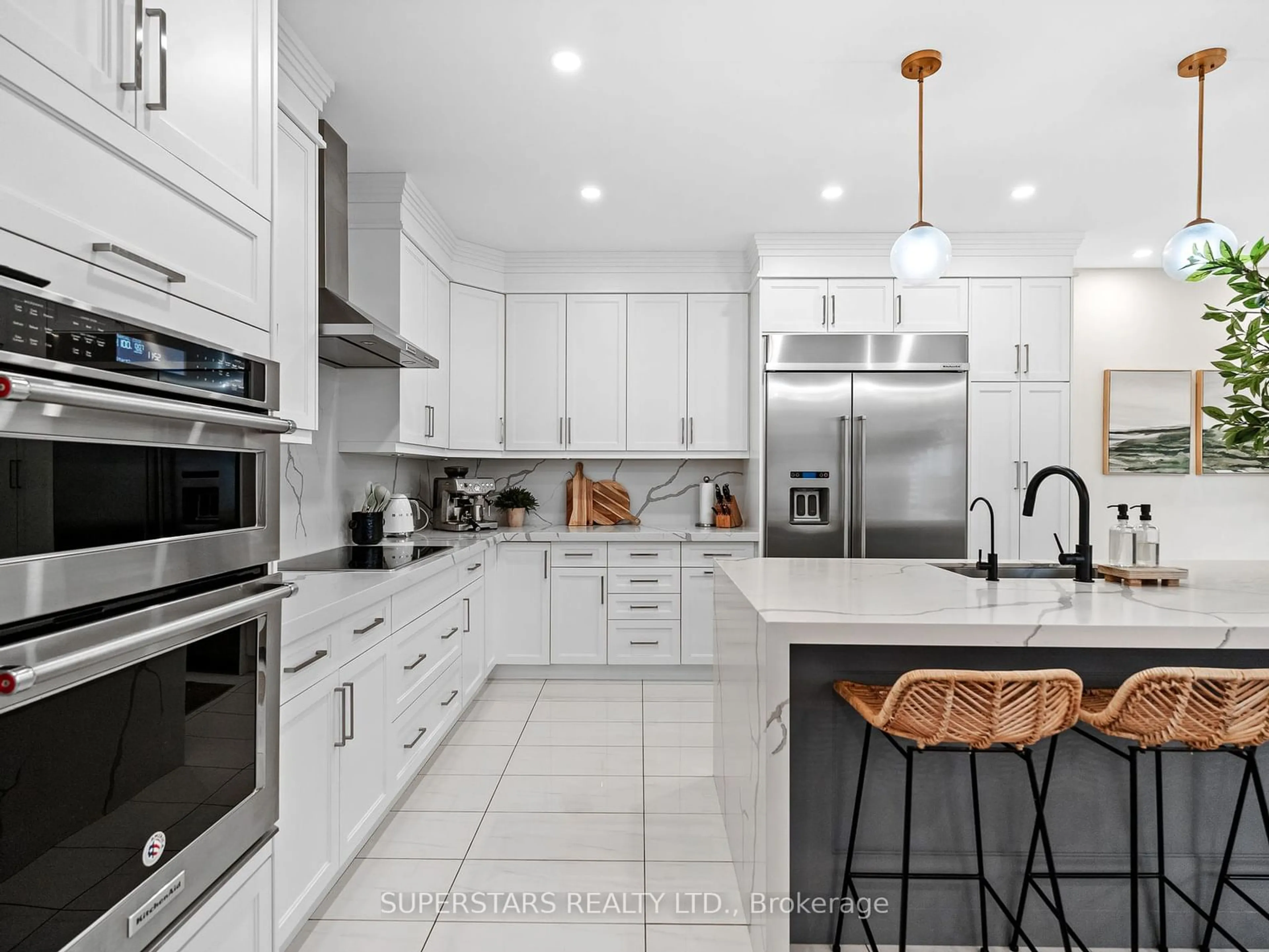 Contemporary kitchen, ceramic/tile floor for 77 Forest Edge Cres, East Gwillimbury Ontario L9N 0S6