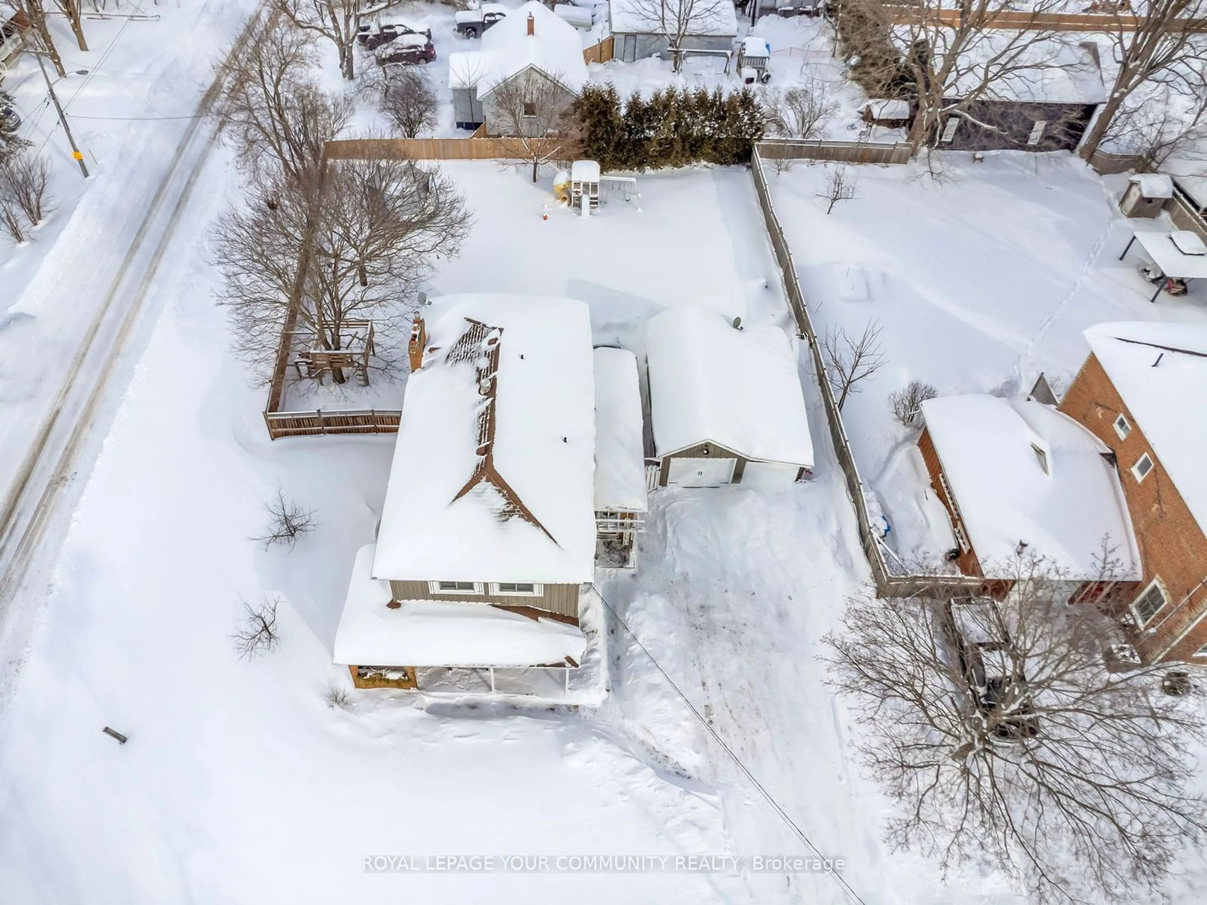 A pic from outside/outdoor area/front of a property/back of a property/a pic from drone, street for 27 Adelaide St, Brock Ontario L0E 1E0