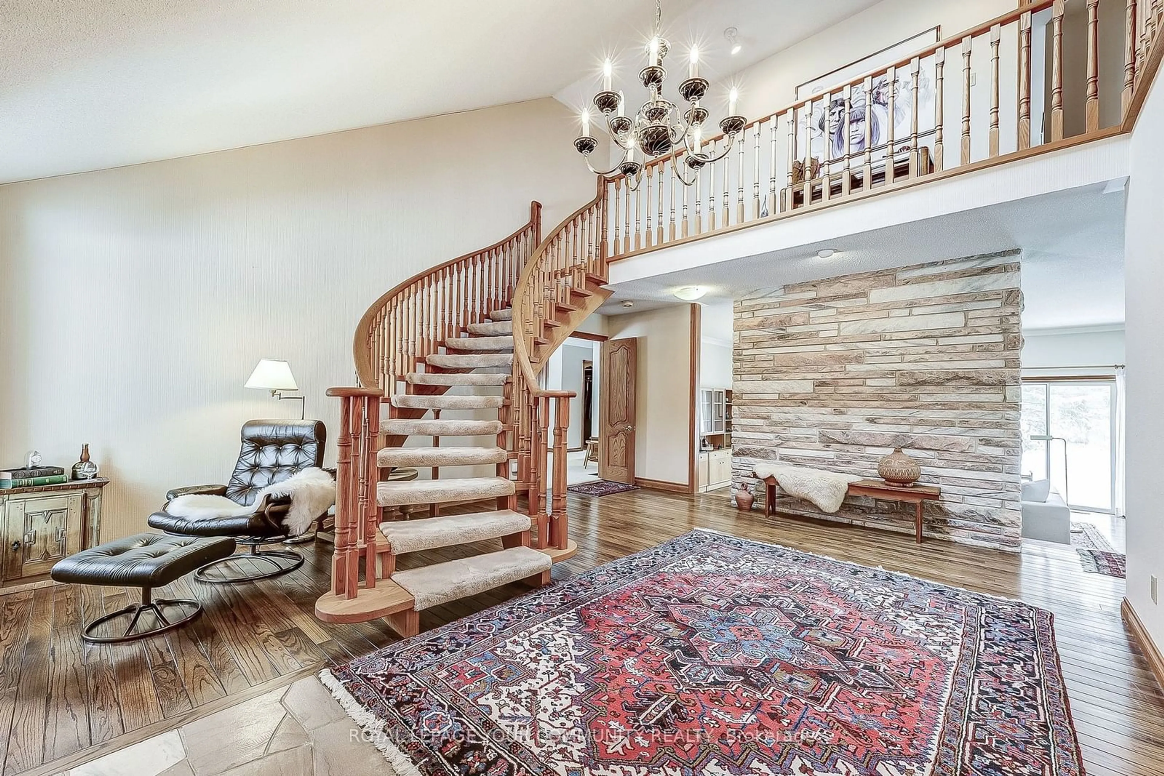 Indoor foyer for 9 Beech Tree Lane, Whitchurch-Stouffville Ontario L4A 3G8