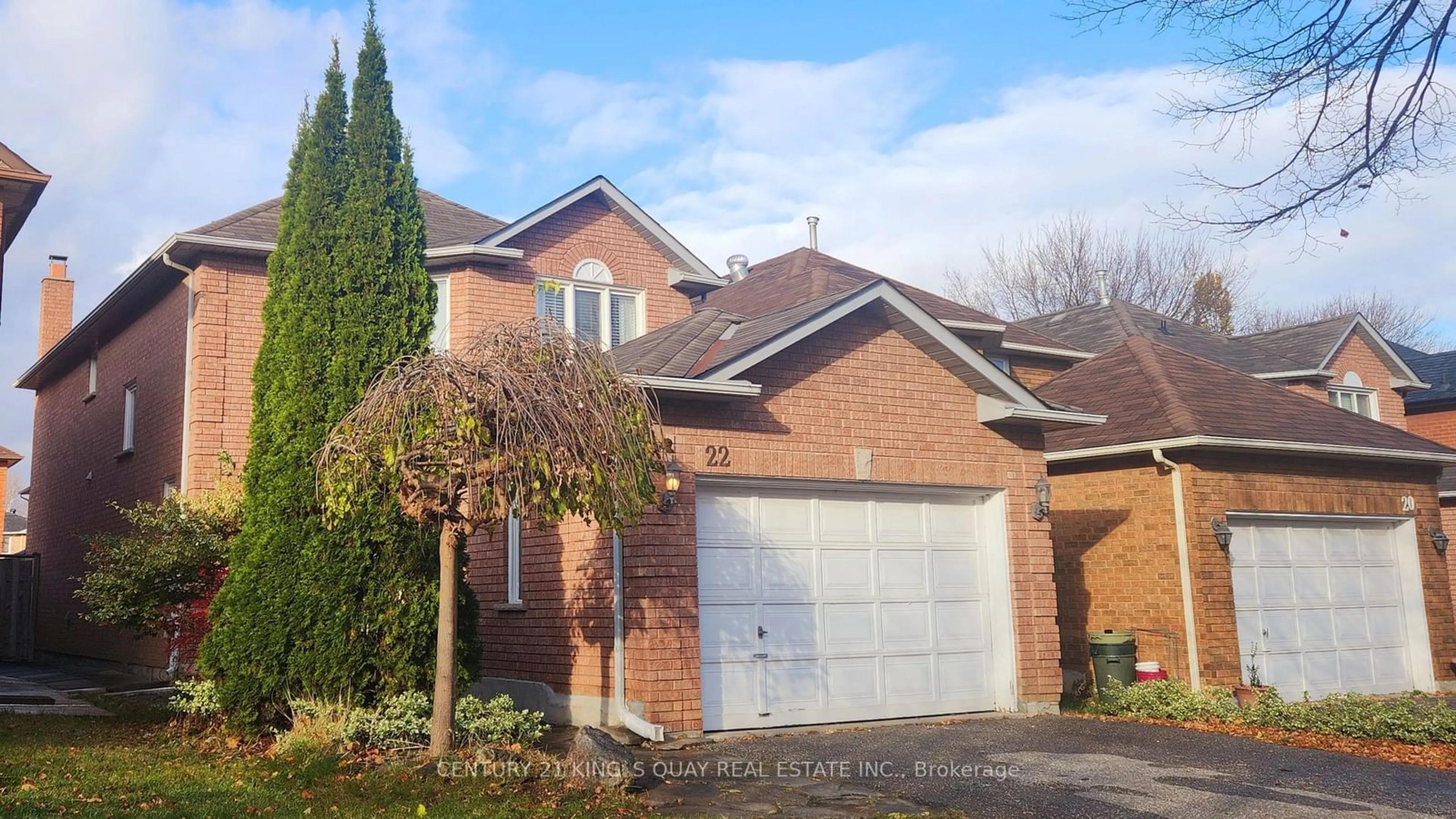 Home with brick exterior material, street for 22 Elmpark Crt, Richmond Hill Ontario L4C 9T8