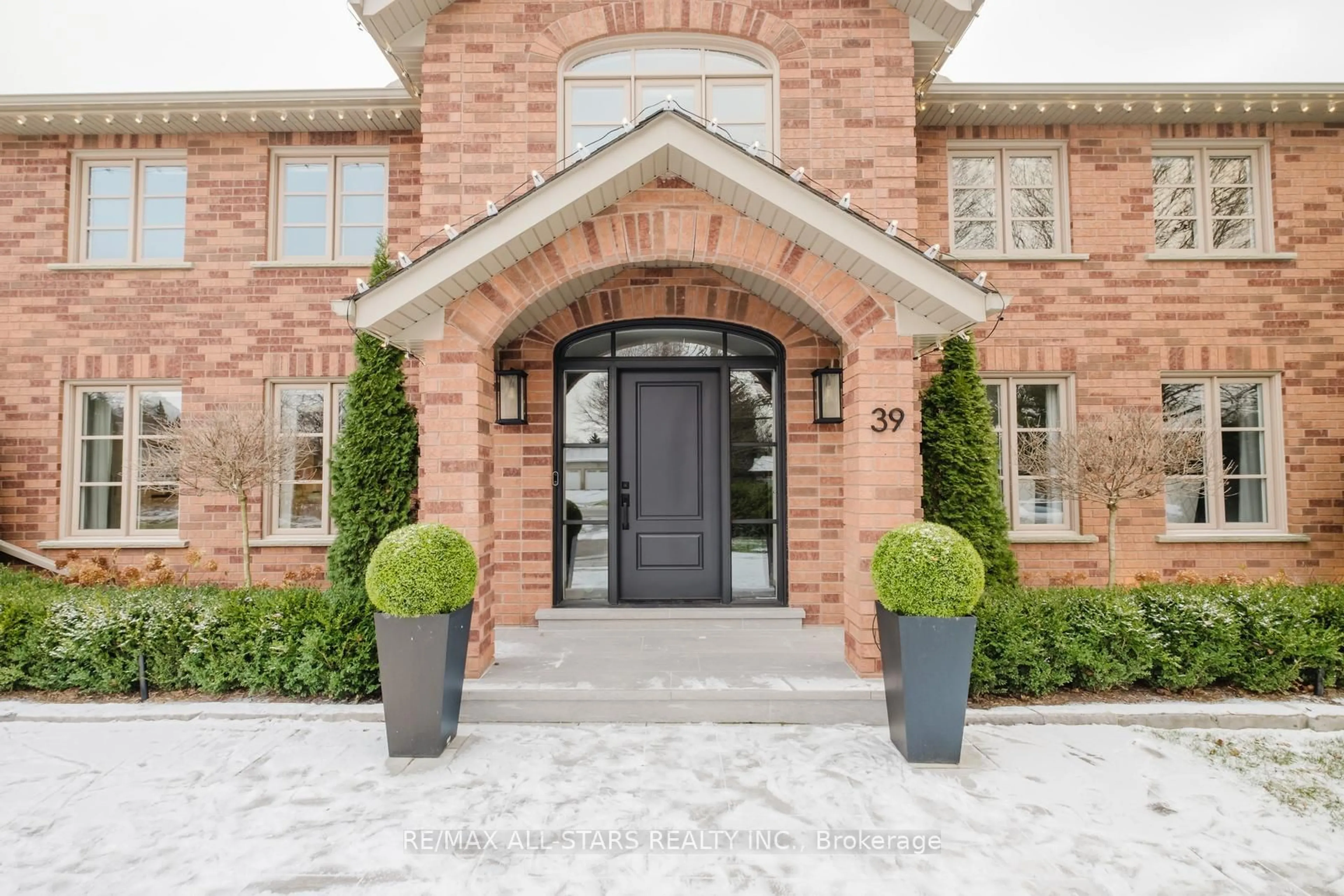 Home with brick exterior material, street for 39 Hill Top Tr, Whitchurch-Stouffville Ontario L4A 3G7