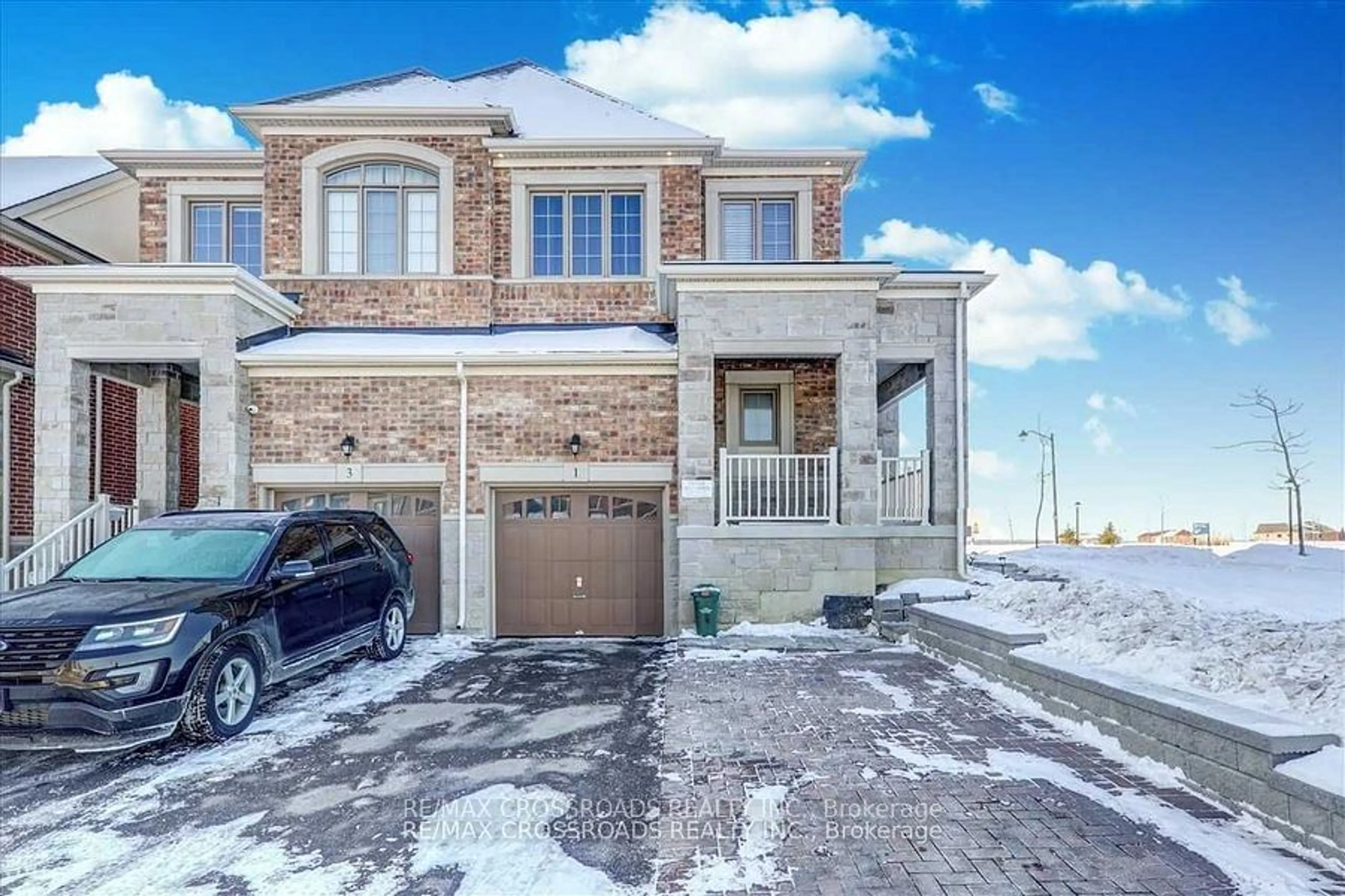 Home with brick exterior material, street for 1 Kester Crt, East Gwillimbury Ontario L9N 0P3