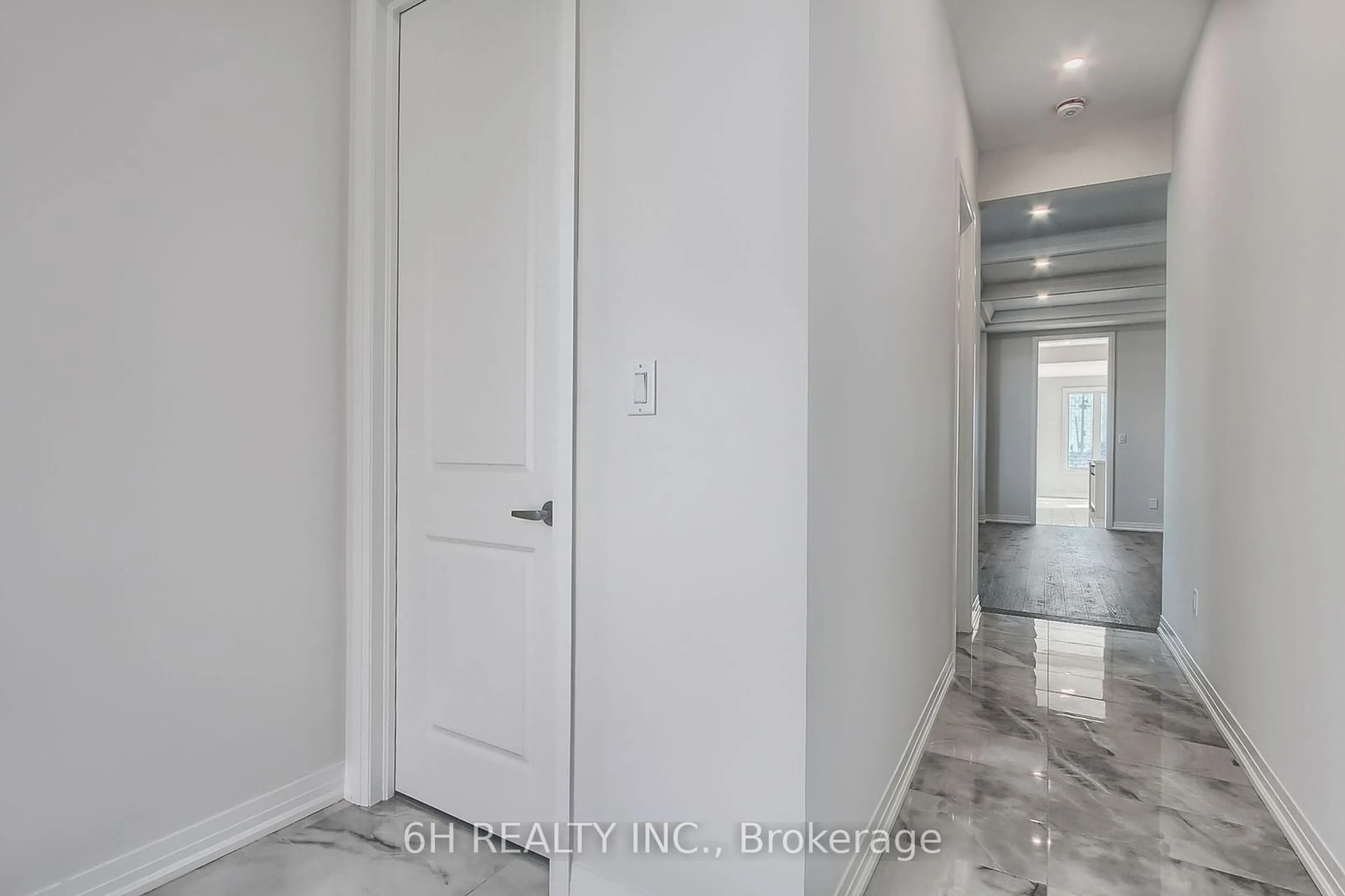 Indoor entryway for 43 Kesterfarm Pl, Whitchurch-Stouffville Ontario L4A 0S1