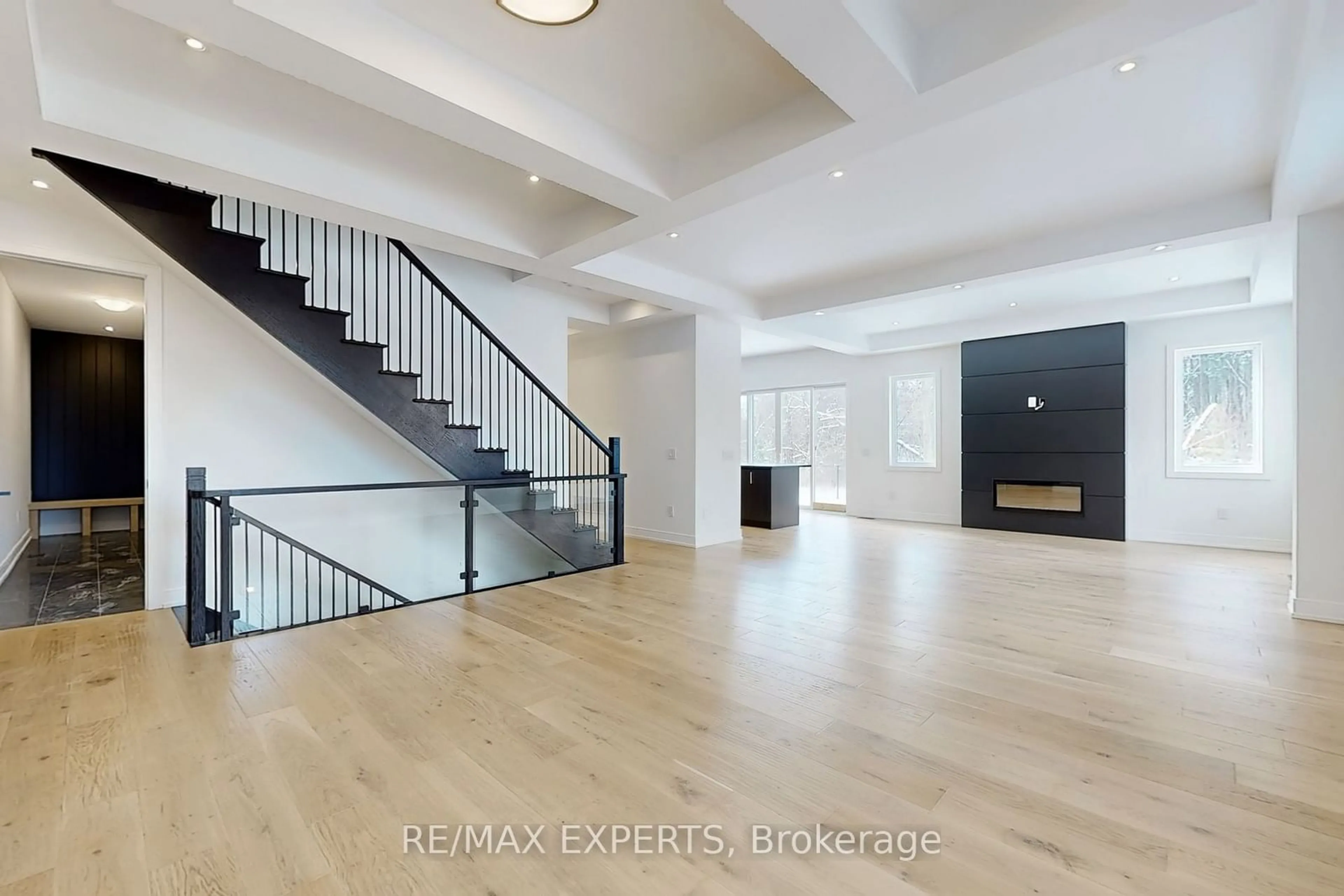 Indoor foyer for 26 Night Sky Crt, Richmond Hill Ontario L4C 2R4