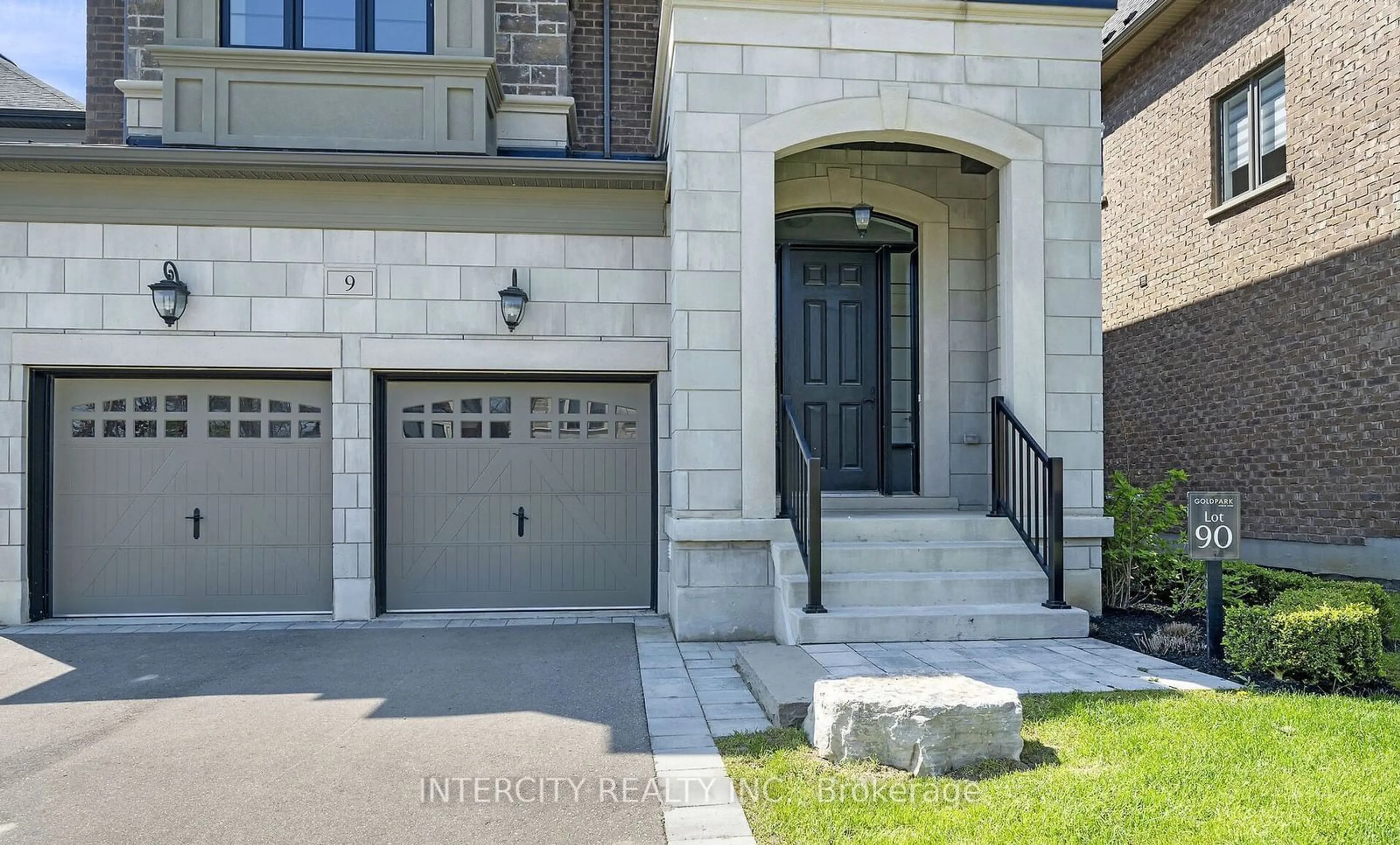 Unknown for 9 Sophies Crt, Vaughan Ontario L4L 1A6