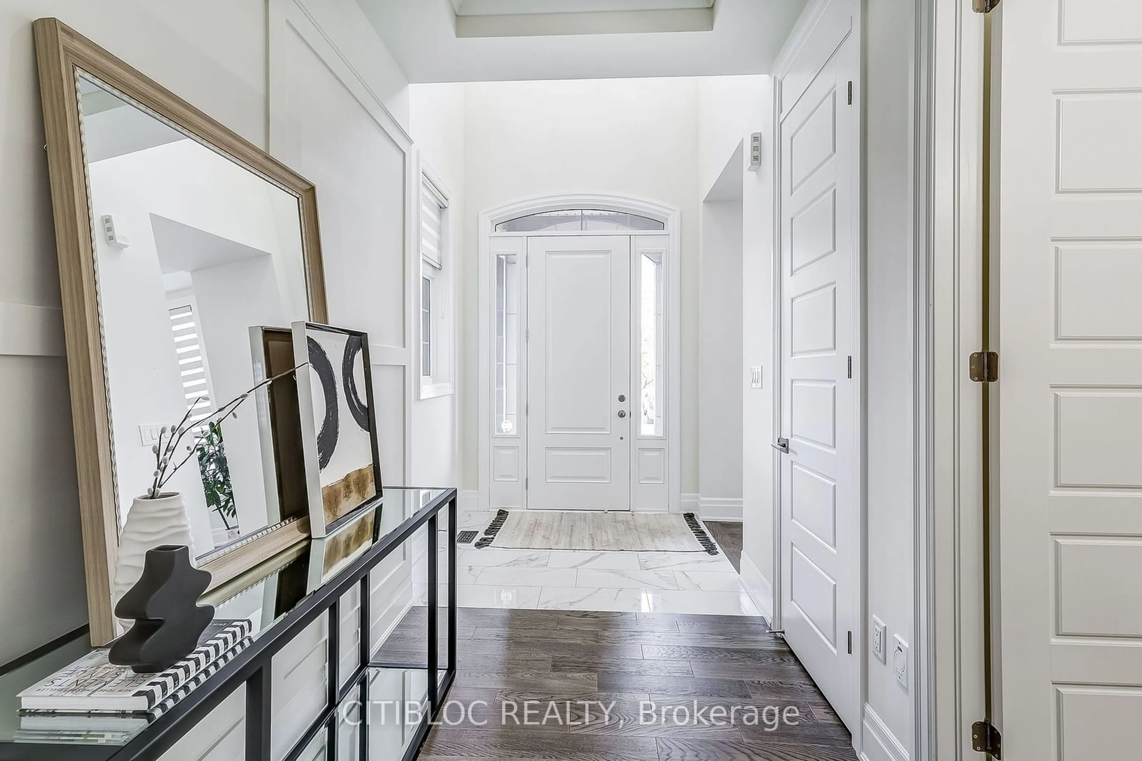 Indoor entryway for 157 Klein Mills Rd, Vaughan Ontario L4H 4W4