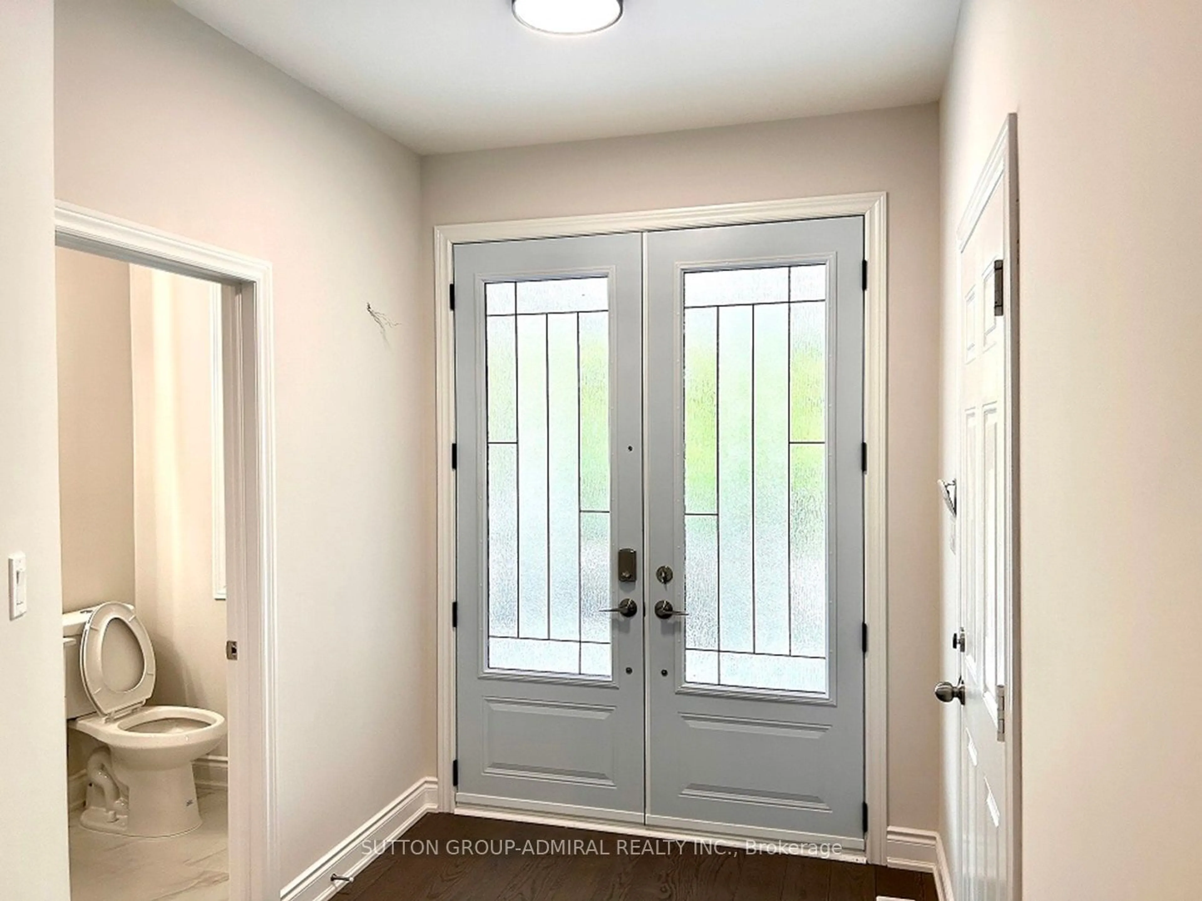 Indoor entryway for 4 Castleglen Blvd, Markham Ontario L6C 0A8