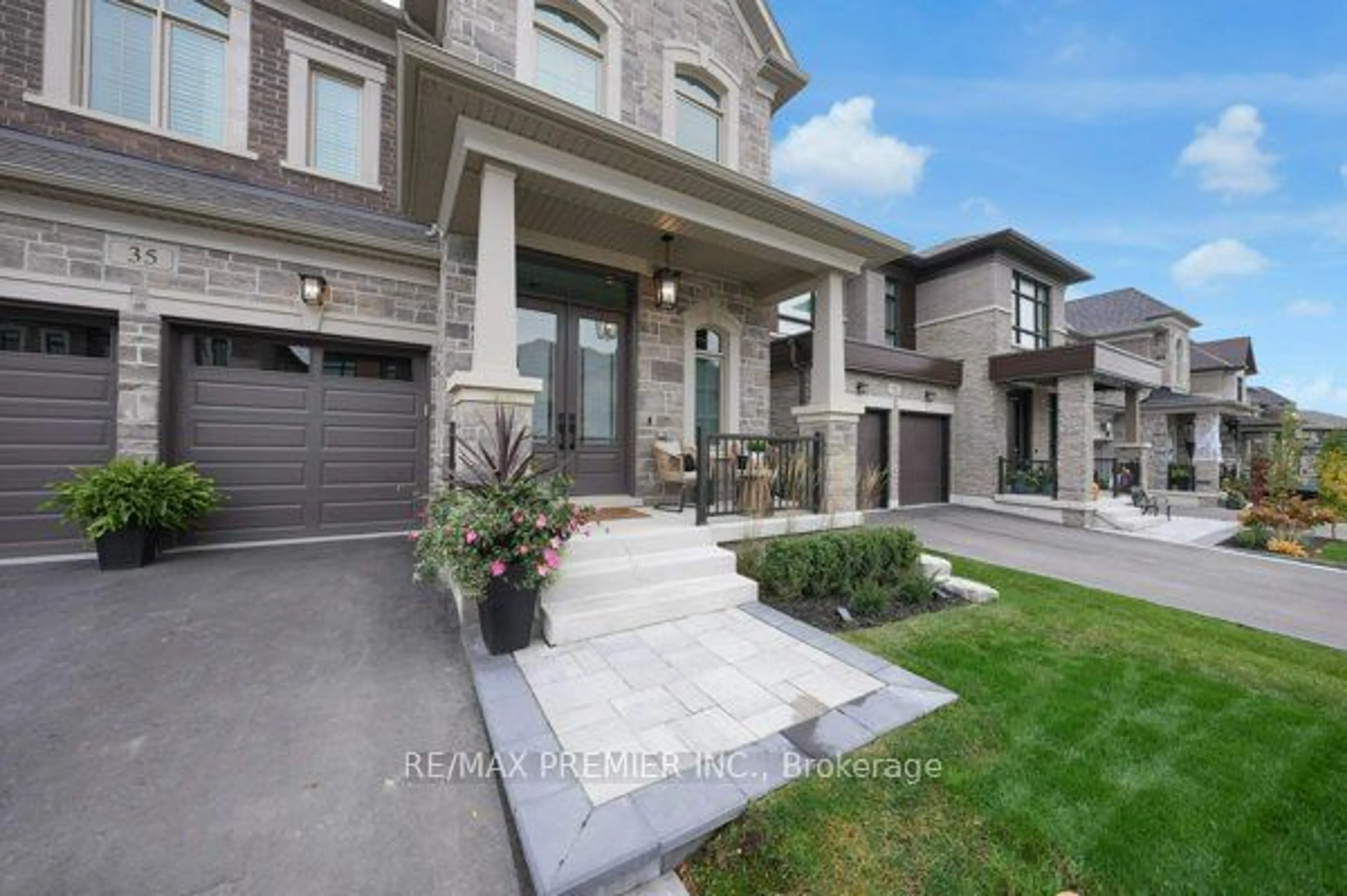 Home with brick exterior material, street for 35 Wainfleet Cres, Vaughan Ontario L3L 0E7