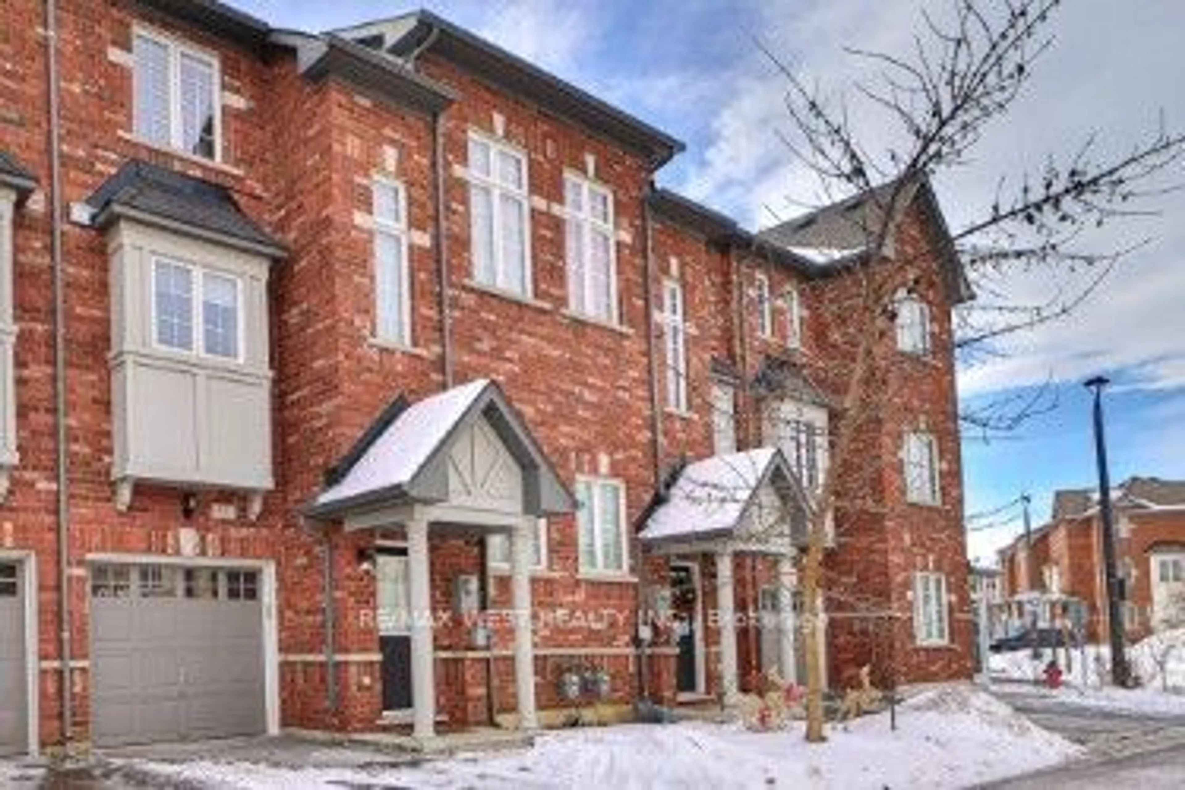 Home with brick exterior material, street for 15 Old Colony Rd #11, Richmond Hill Ontario L4E 4L4