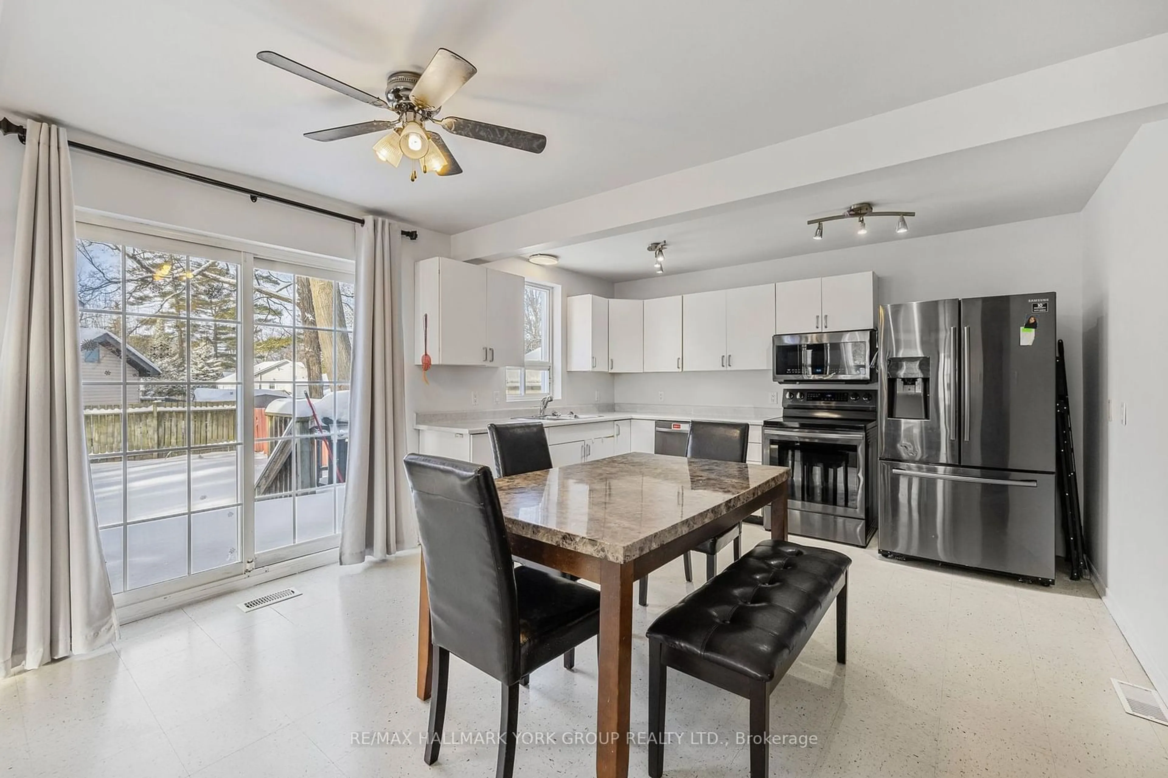 Open concept kitchen, ceramic/tile floor for 20 Hoffman Dr, Georgina Ontario L0E 1L0