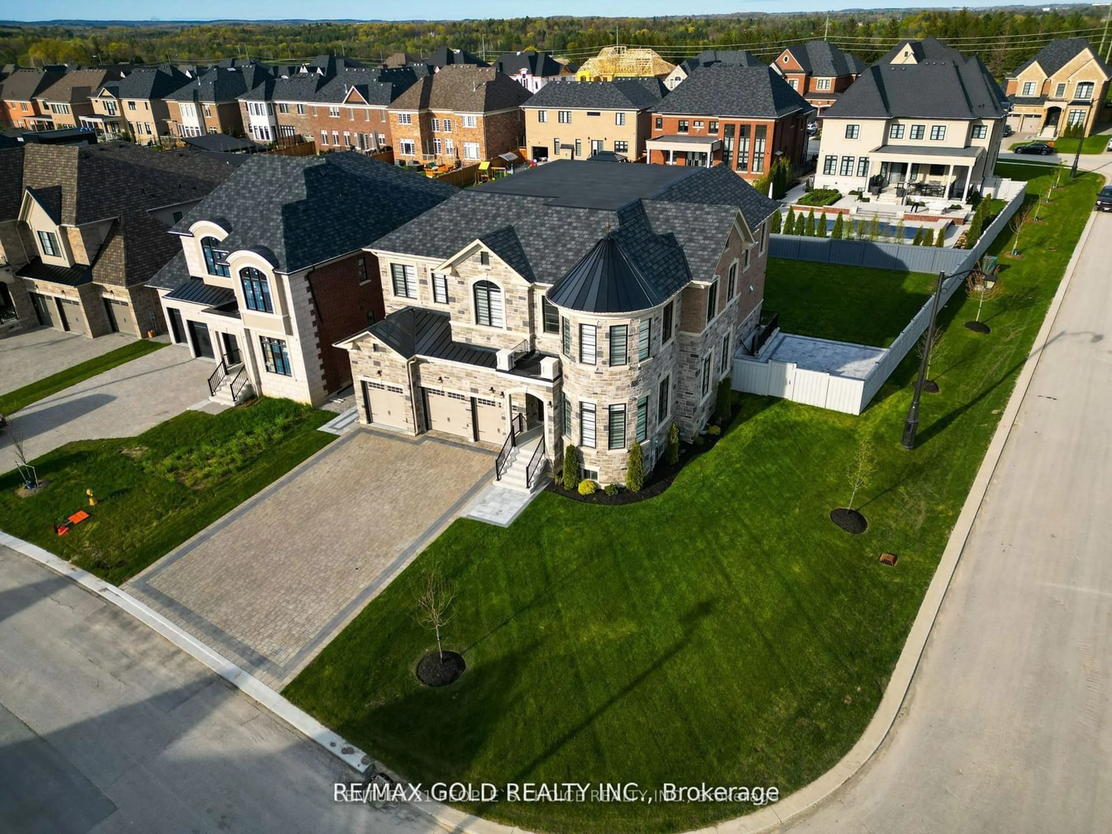 A pic from outside/outdoor area/front of a property/back of a property/a pic from drone, street for 1 Mary Natasha Crt, Vaughan Ontario L4H 4N6