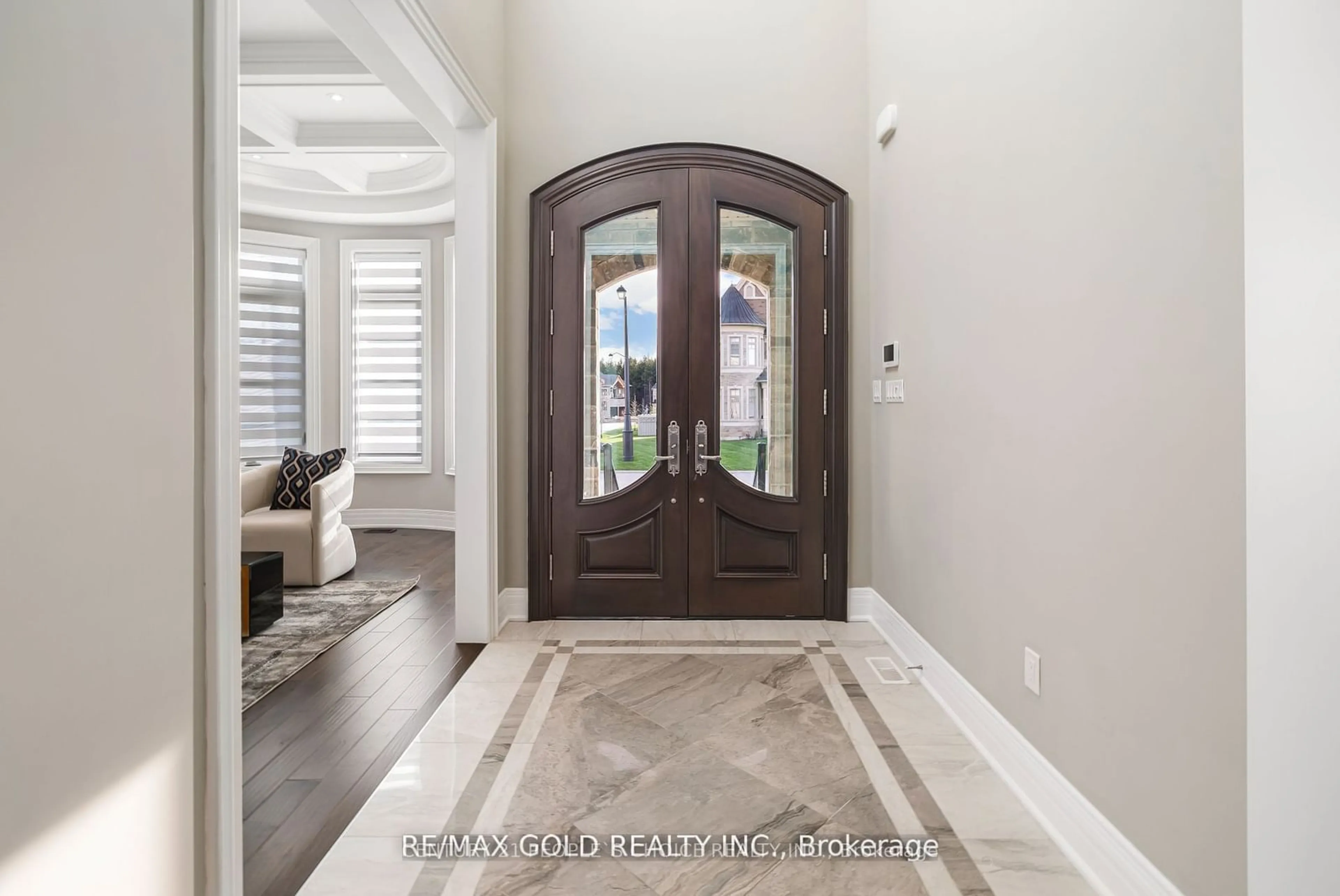 Indoor entryway for 1 Mary Natasha Crt, Vaughan Ontario L4H 4N6