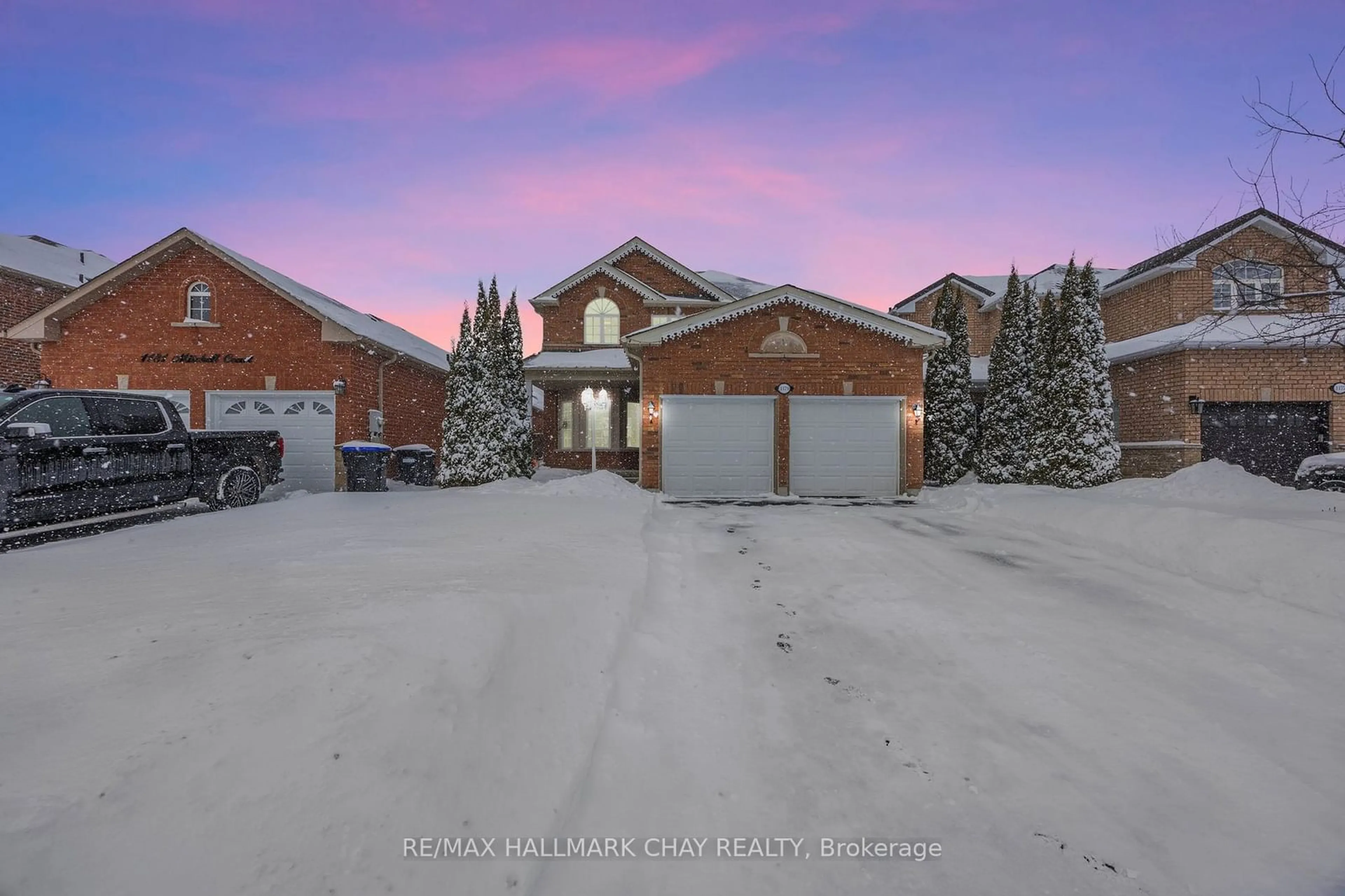 A pic from outside/outdoor area/front of a property/back of a property/a pic from drone, street for 1179 Mitchell Crt, Innisfil Ontario L9S 5A5