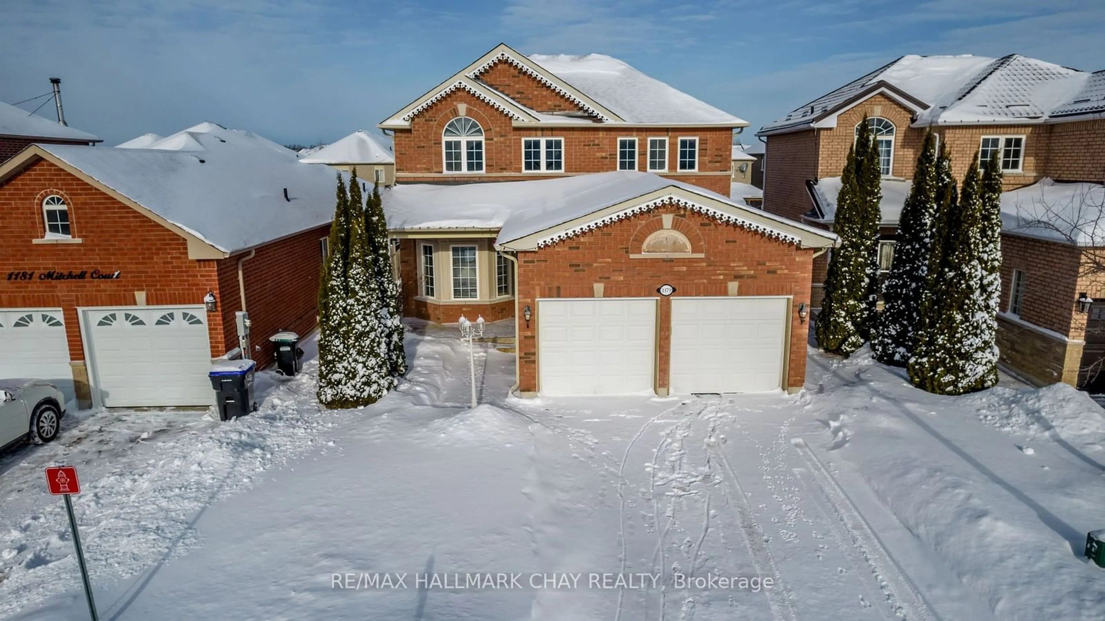 A pic from outside/outdoor area/front of a property/back of a property/a pic from drone, street for 1179 Mitchell Crt, Innisfil Ontario L9S 5A5